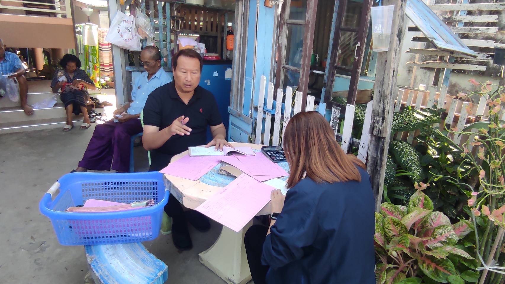 title - ส.ป.ก. พระนครศรีอยุธยา ดำเนินการ ให้บริการรับชำระค่าเช่าที่ดินเพื่อเกษตรกรรม  ประชาสัมพันธ์สินเชื่อเงินกองทุนการปฎิรูปที่ดินเพื่อเกษตรกรรม เพื่อลดภาระค่าใช้จ่ายในการเดินทางให้กับเกษตรกร และสนับสนุนเงินทุนดอกเบี้ยต่ำ ให้กับเกษตรกรในรอบการเพาะปลูกใหม่ 