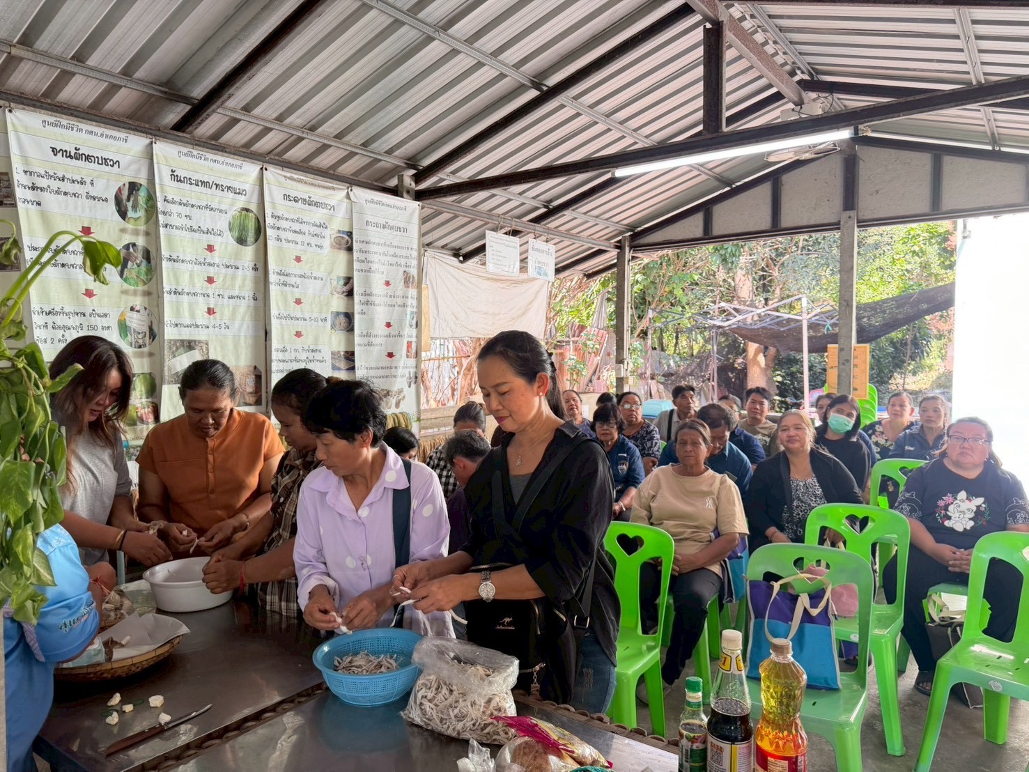 title - ส.ป.ก.พระนครศรีอยุธยา จัดฝึกอบรมเกษตรกรภายใต้โครงการระบบส่งเสริมเกษตรแบบแปลงใหญ่ กิจกรรมส่งเสริมการเกษตรแบบแปลงใหญ่ในเขตปฏิรูปที่ดิน ปีงบประมาณ พ.ศ. ๒๕๖๙ หลักสูตรที่ ๔ เทคนิคการบริหารจัดการกลุ่มแบบครบวงจรและสร้างรายได้จากการแปรรูปสินค้าเกษตรปลอดภัย 