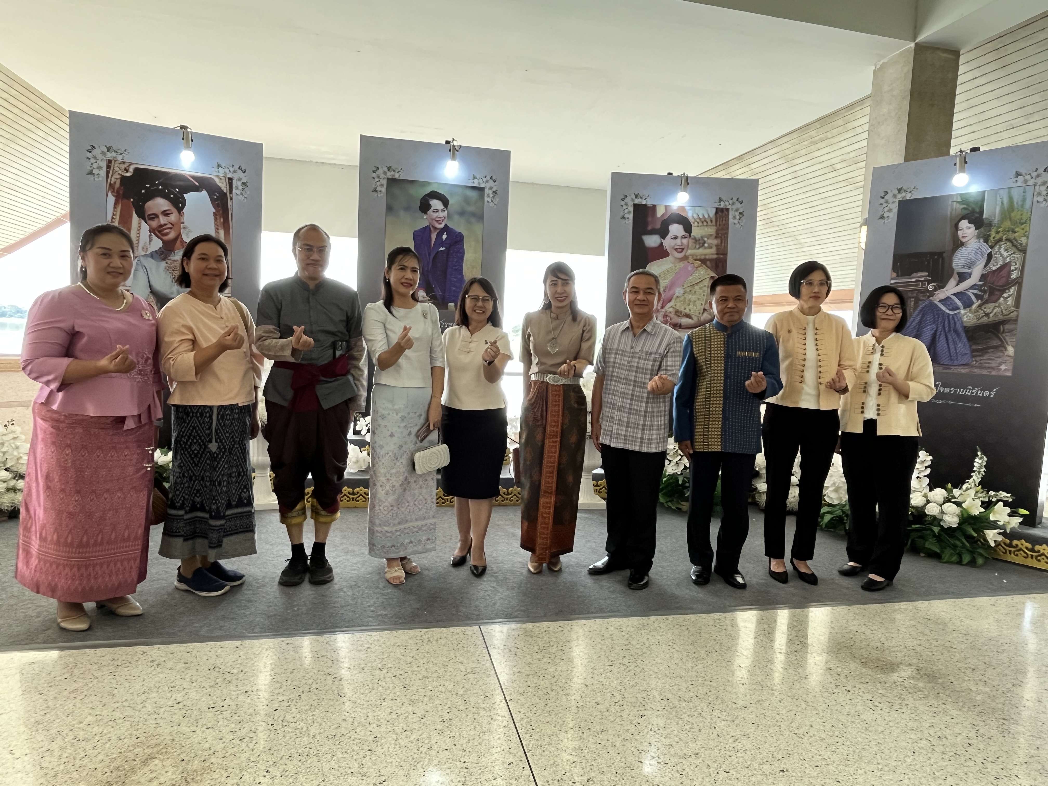 title - ปฏิรูปที่ดินจังหวัดพระนครศรีอยุธยา ร่วม เปิดโครงการ “รักแห่งศิลป์ รักแห่งแผ่นดิน” เพื่อแสดงความจงรักภักดีและน้อมรำลึกในพระมหากรุณาธิคุณของสมเด็จพระนางเจ้าสิริกิติ์ พระบรมราชินีนาถ พระบรมราชชนนีพันปีหลวง 