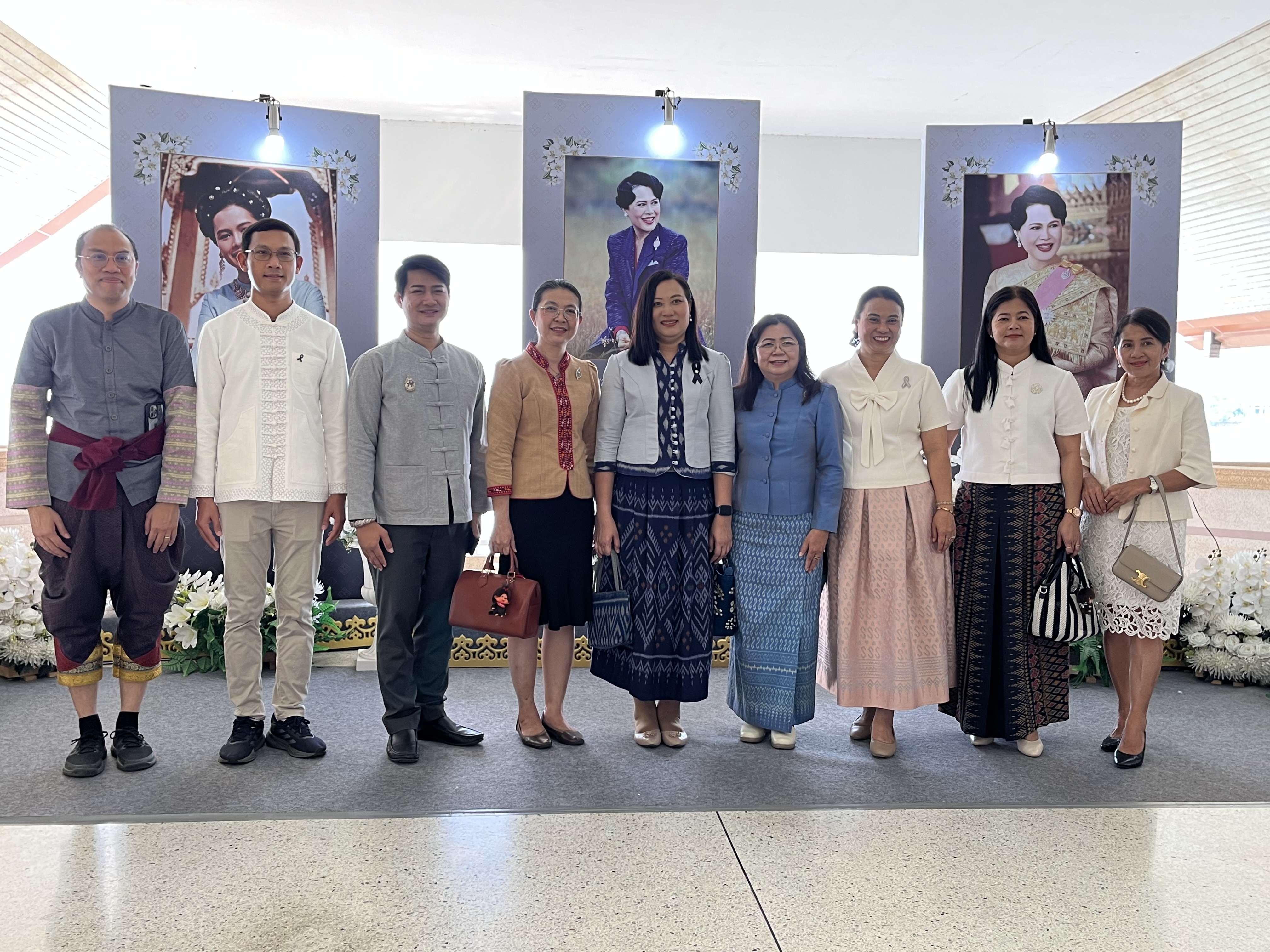 title - ปฏิรูปที่ดินจังหวัดพระนครศรีอยุธยา ร่วม เปิดโครงการ “รักแห่งศิลป์ รักแห่งแผ่นดิน” เพื่อแสดงความจงรักภักดีและน้อมรำลึกในพระมหากรุณาธิคุณของสมเด็จพระนางเจ้าสิริกิติ์ พระบรมราชินีนาถ พระบรมราชชนนีพันปีหลวง 