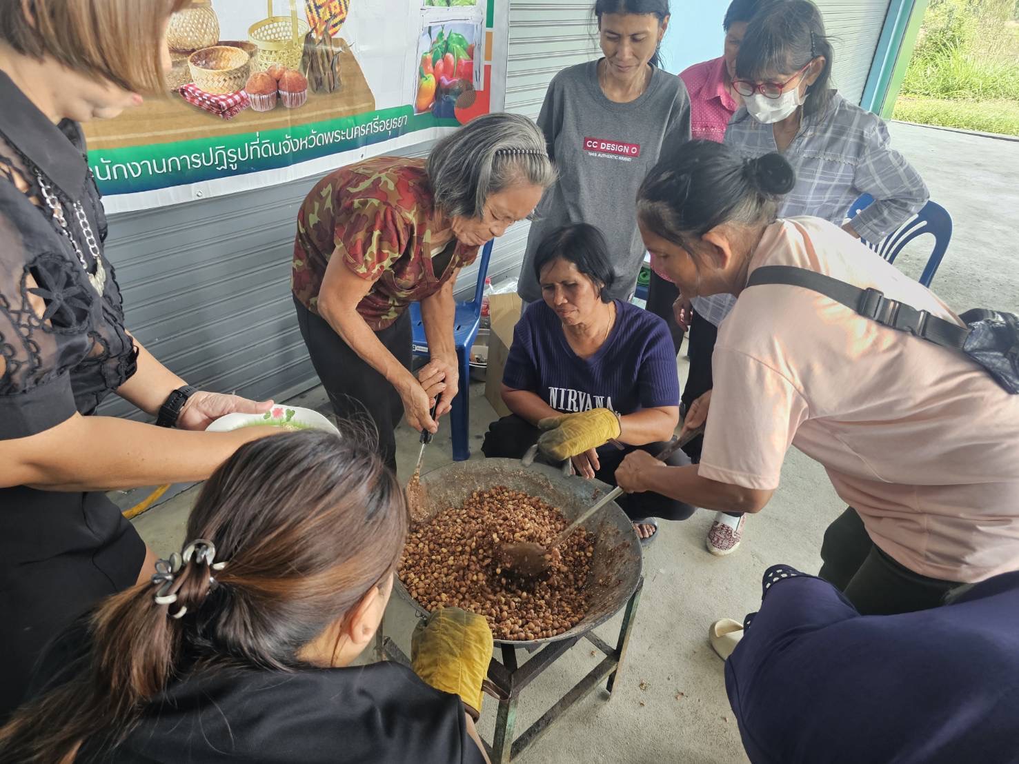 title - ส.ป.ก.พระนครศรีอยุธยา ดำเนินการ จัดฝึกอบรมโครงการที่ดินพระราชทานจังหวัดพระนครศรีอยุธยา ปีงบประมาณ พ.ศ. ๒๕๖๙ หลักสูตร การเสริมอาชีพนอกภาคการเกษตรเพื่อเพิ่มรายได้