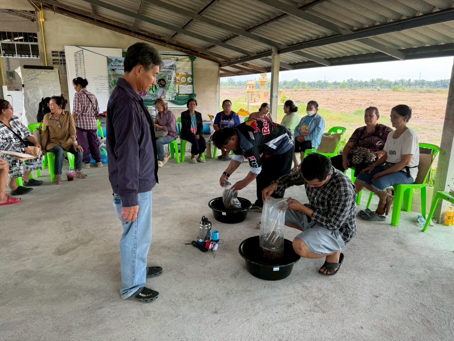 title - ส.ป.ก.พระนครศรีอยุธยา ดำเนินการจัดอบรม เกษตรกรภายใต้โครงการระบบส่งเสริมเกษตรแบบแปลงใหญ่ กิจกรรมส่งเสริมการเกษตรแบบแปลงใหญ่ในเขตปฏิรูปที่ดิน ปีงบประมาณ พ.ศ. ๒๕๖๙ หลักสูตรที่ ๖ เพิ่มศักยภาพการผลิต, การตลาดและการจำหน่ายพืชผักปลอดภัย GAP แบบครบวงจร