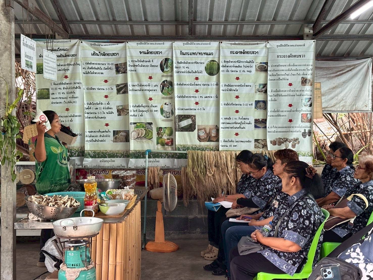 title - ส.ป.ก.พระนครศรีอยุธยา จัดอบรมตาม ตามโครงการพัฒนาธุรกิจชุมชน กิจกรรรมพัฒนาธุรกิจชุมชนในเขตปฏิรูปที่ดิน ปีงบประมาณ พ.ศ. ๒๕๖๙ หลักสูตรการเพิ่มมูลค่าสินค้าและการพัฒนาช่องทางด้านการตลาด 