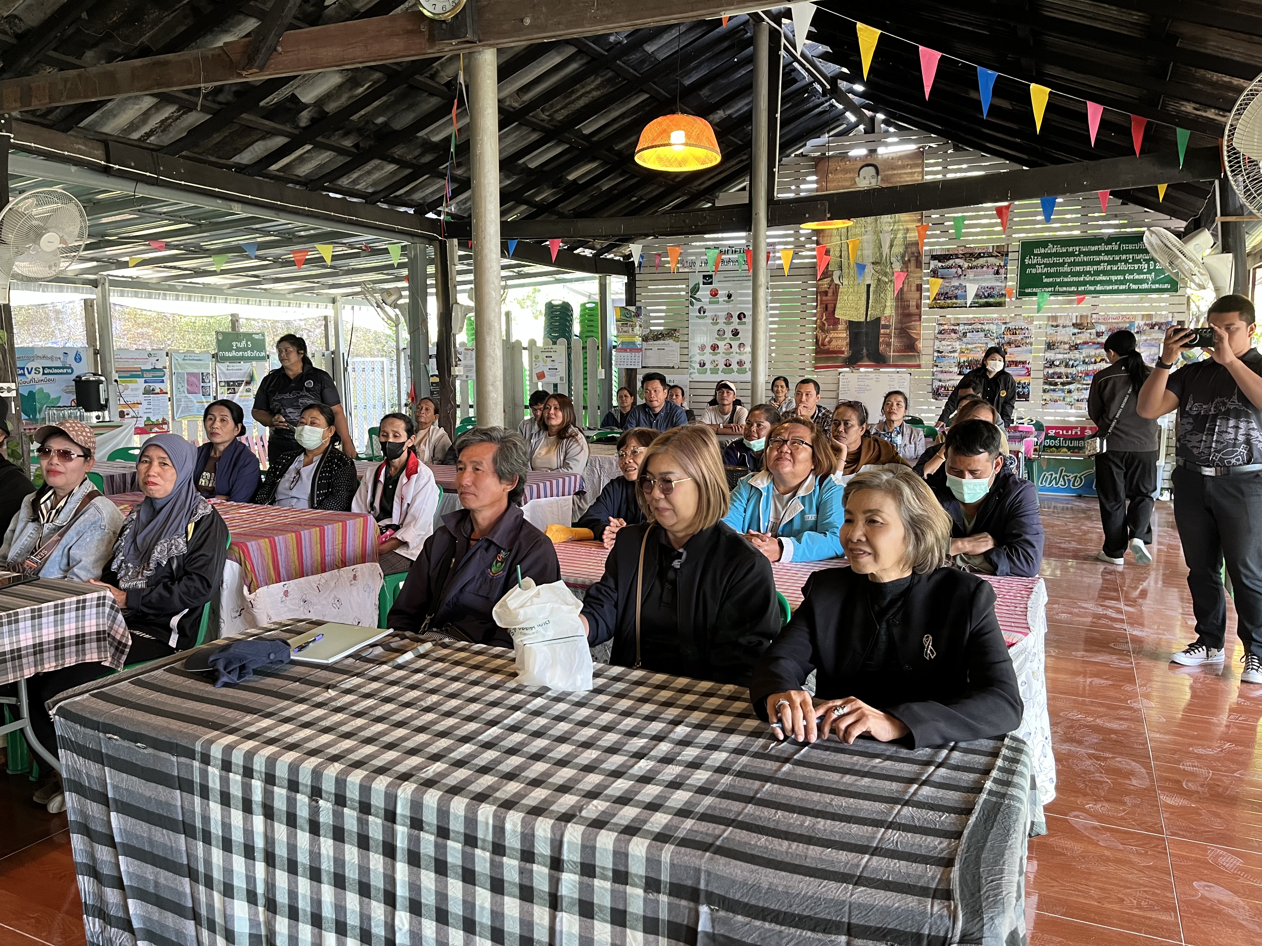 title - ส.ป.ก.พระนครศรีอยุธยา นำเกษตรกร โครงการพัฒนาเกษตรกรปราดเปรื่อง (Smart Farmer) กิจกรรมพัฒนาเกษตรกรปราดเปรื่องในเขตปฏิรูปที่ดิน (Smart Farmer) ปีงบประมาณ พ.ศ. ๒๕๖๙ หลักสูตร การศึกษาดูงานเพื่อเพิ่มศักยภาพการผลิต การจัดการสินค้าด้วยเทคโนโลยีหรือนวัตกรรมที่เหมาะสม