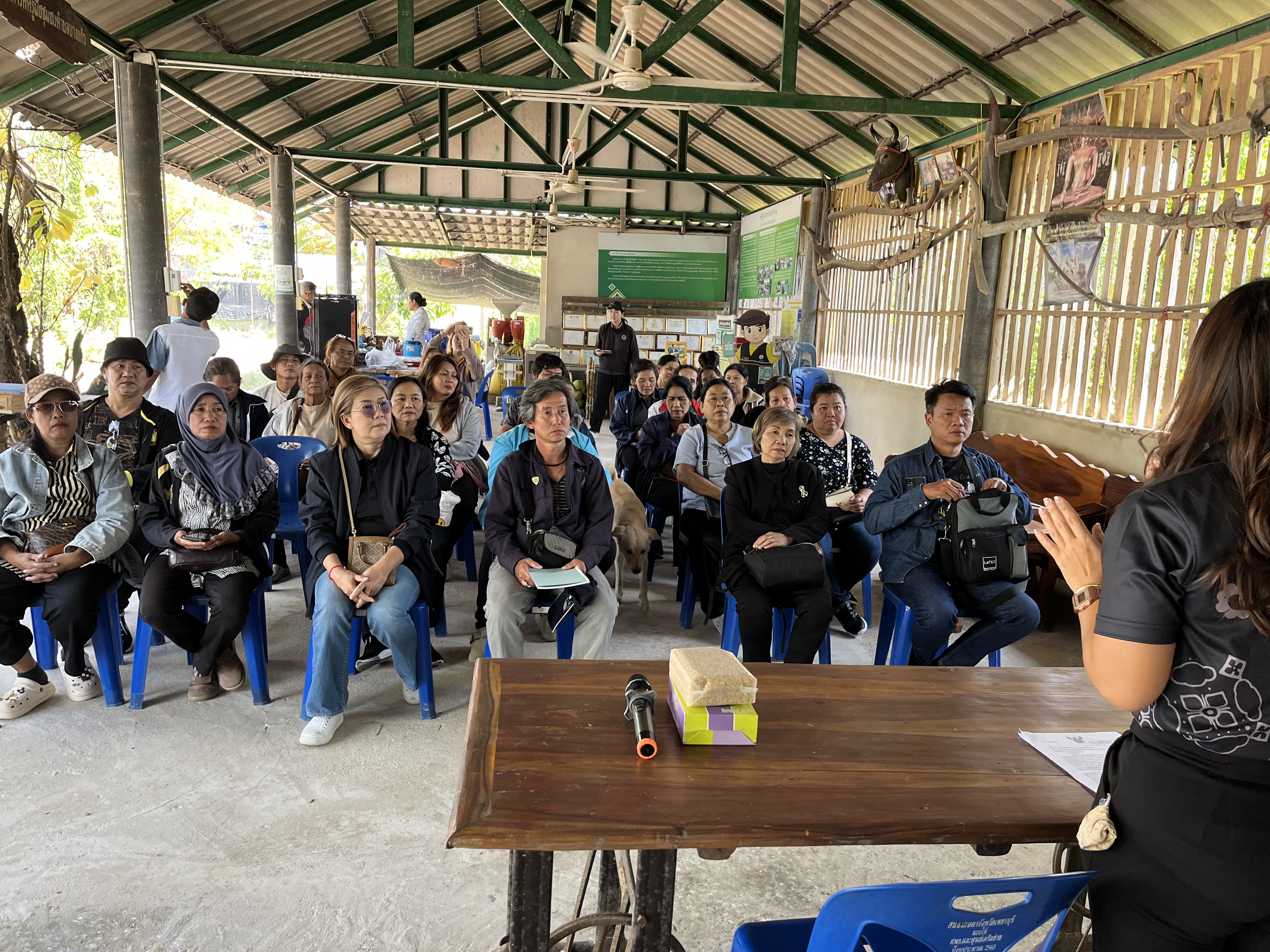 title - ส.ป.ก.พระนครศรีอยุธยา นำเกษตรกร โครงการพัฒนาเกษตรกรปราดเปรื่อง (Smart Farmer) กิจกรรมพัฒนาเกษตรกรปราดเปรื่องในเขตปฏิรูปที่ดิน (Smart Farmer) ปีงบประมาณ พ.ศ. ๒๕๖๙ หลักสูตร การศึกษาดูงานเพื่อเพิ่มศักยภาพการผลิต การจัดการสินค้าด้วยเทคโนโลยีหรือนวัตกรรมที่เหมาะสม