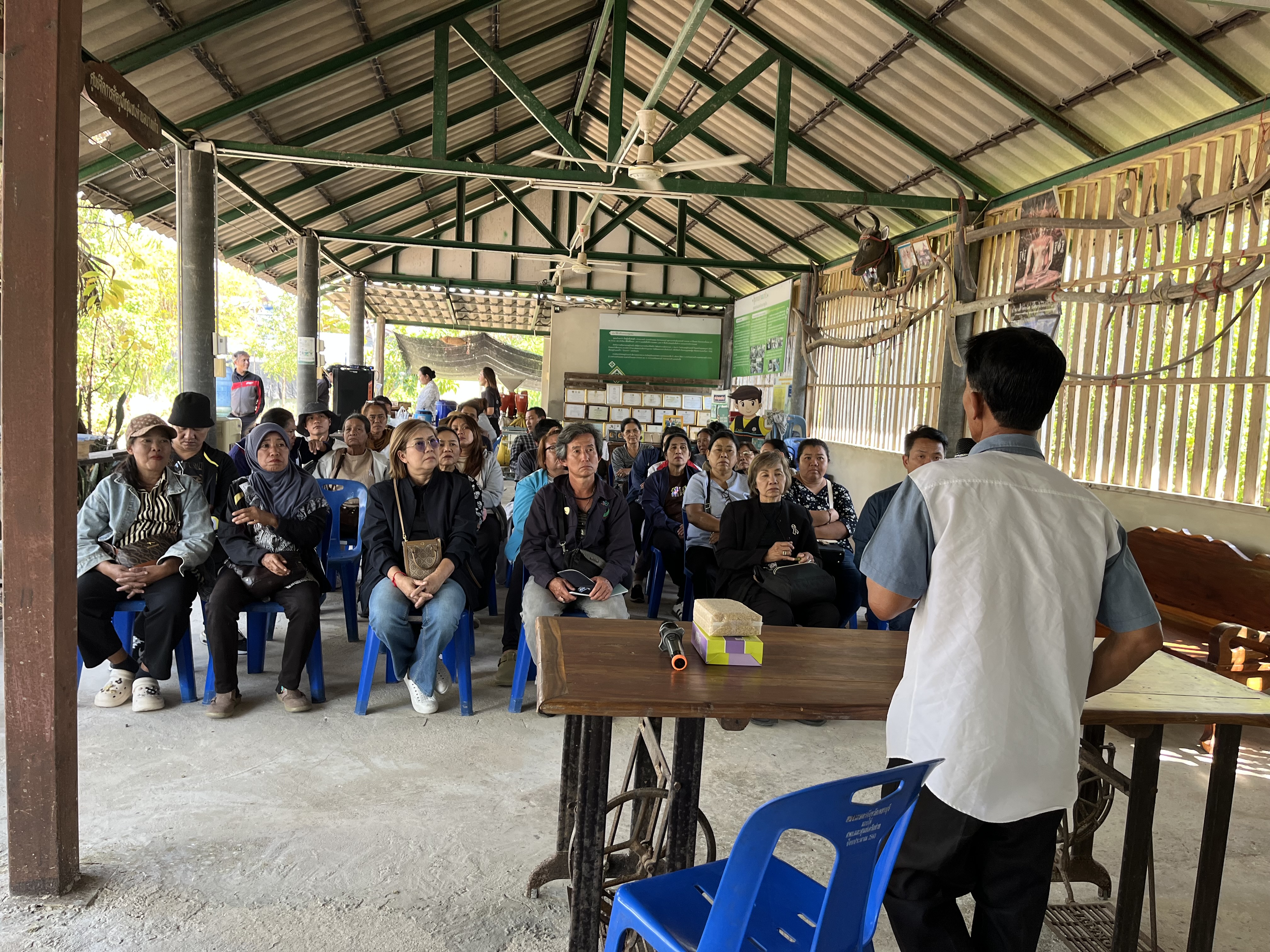 title - ส.ป.ก.พระนครศรีอยุธยา นำเกษตรกร โครงการพัฒนาเกษตรกรปราดเปรื่อง (Smart Farmer) กิจกรรมพัฒนาเกษตรกรปราดเปรื่องในเขตปฏิรูปที่ดิน (Smart Farmer) ปีงบประมาณ พ.ศ. ๒๕๖๙ หลักสูตร การศึกษาดูงานเพื่อเพิ่มศักยภาพการผลิต การจัดการสินค้าด้วยเทคโนโลยีหรือนวัตกรรมที่เหมาะสม