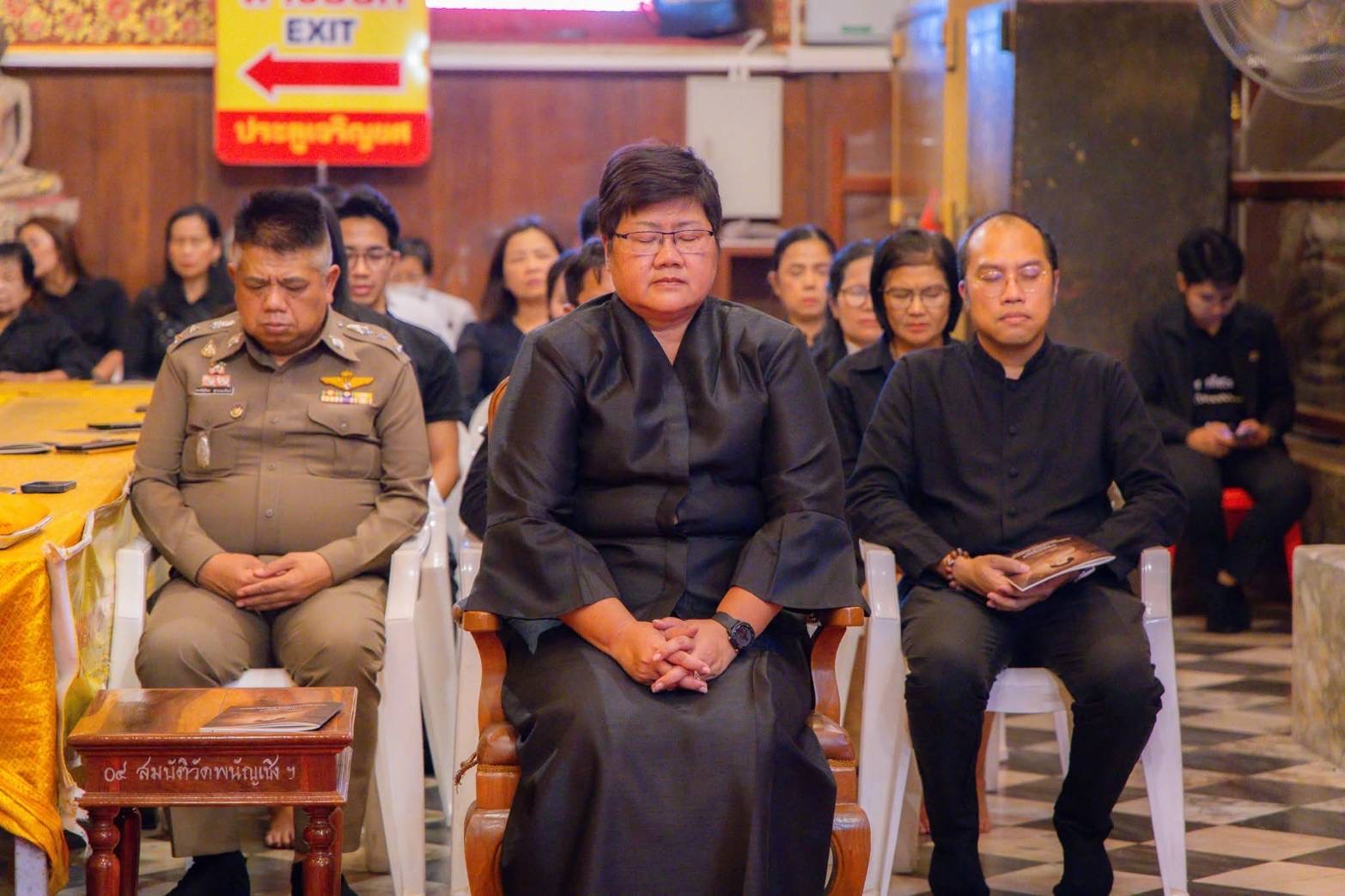 title - ปฏิรูปที่ดินจังหวัดพระนครศรีอยุธยา พร้อมเจ้าหน้าที่ฝ่ายบริหารทั่วไป เข้าร่วมพิธีสวดพระพุทธมนต์และเจริญจิตตภาวนา อุทิศถวายพระราชกุศลแด่สมเด็จพระนางเจ้าสิริกิติ์ พระบรมราชินีนาถ พระบรมราชชนนีพันปีหลวง ณ พระวิหารพระพุทธไตรรัตนนายก (หลวงพ่อโต) วัดพนัญเชิงวรวิหาร 