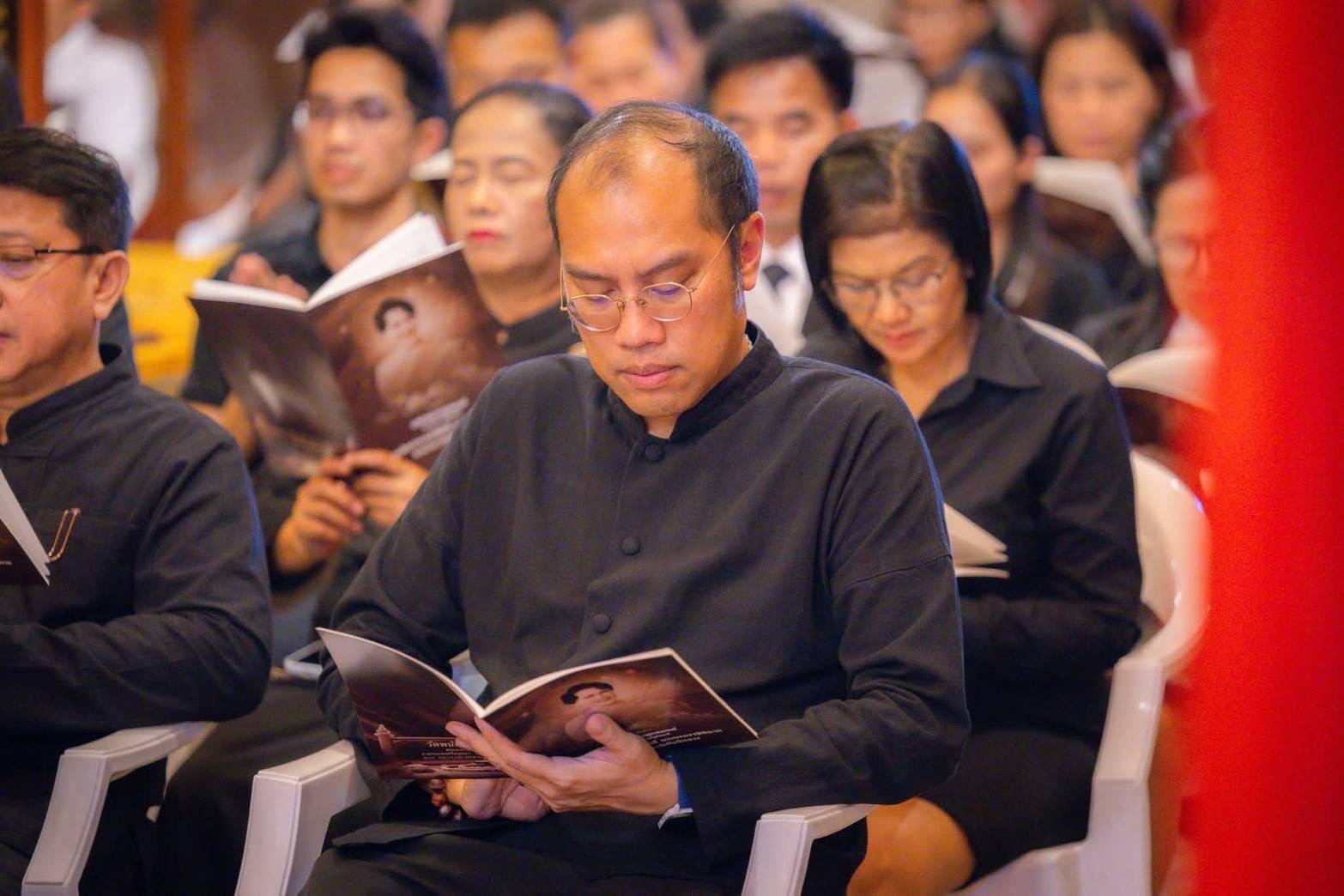 title - ปฏิรูปที่ดินจังหวัดพระนครศรีอยุธยา พร้อมเจ้าหน้าที่ฝ่ายบริหารทั่วไป เข้าร่วมพิธีสวดพระพุทธมนต์และเจริญจิตตภาวนา อุทิศถวายพระราชกุศลแด่สมเด็จพระนางเจ้าสิริกิติ์ พระบรมราชินีนาถ พระบรมราชชนนีพันปีหลวง ณ พระวิหารพระพุทธไตรรัตนนายก (หลวงพ่อโต) วัดพนัญเชิงวรวิหาร 