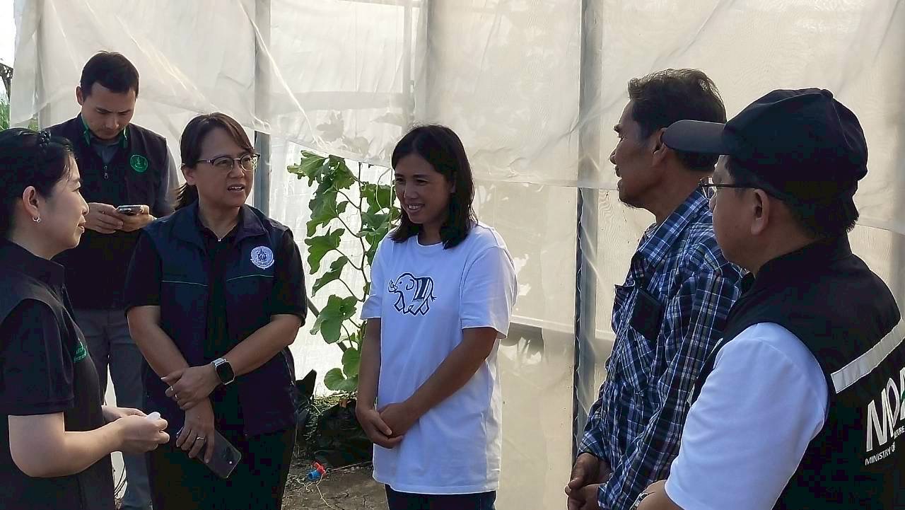 title - ปฏิรูปที่ดินจังหวัดพระนครศรีอยุธยา เข้าร่วมตืดตาม ผู้ตรวจราชการกระทรวงเกษตรและสหกรณ์ ลงพื้นที่ติดตามงานนโยบายกระทรวงเกษตรและสหกรณ์ ณ ที่ทำการวิสาหกิจชุมชนเมล่อนหมู่ใหญ่ร่วมใจพัฒนา ตำบลคู้สลอด อำเภอลาดบัวหลวง จังหวัดพระนครศรีอยุธยา