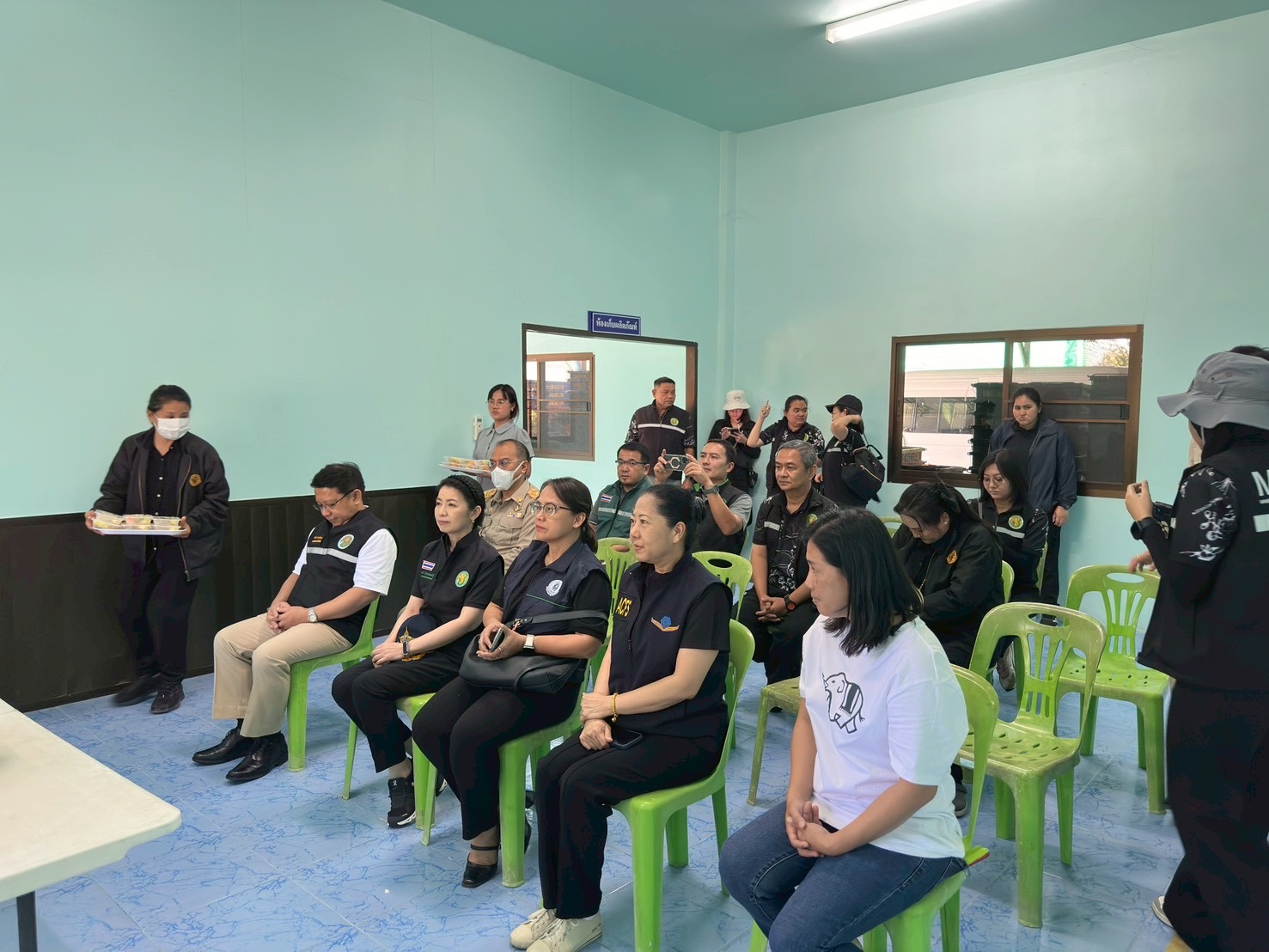 title - ปฏิรูปที่ดินจังหวัดพระนครศรีอยุธยา เข้าร่วมตืดตาม ผู้ตรวจราชการกระทรวงเกษตรและสหกรณ์ ลงพื้นที่ติดตามงานนโยบายกระทรวงเกษตรและสหกรณ์ ณ ที่ทำการวิสาหกิจชุมชนเมล่อนหมู่ใหญ่ร่วมใจพัฒนา ตำบลคู้สลอด อำเภอลาดบัวหลวง จังหวัดพระนครศรีอยุธยา
