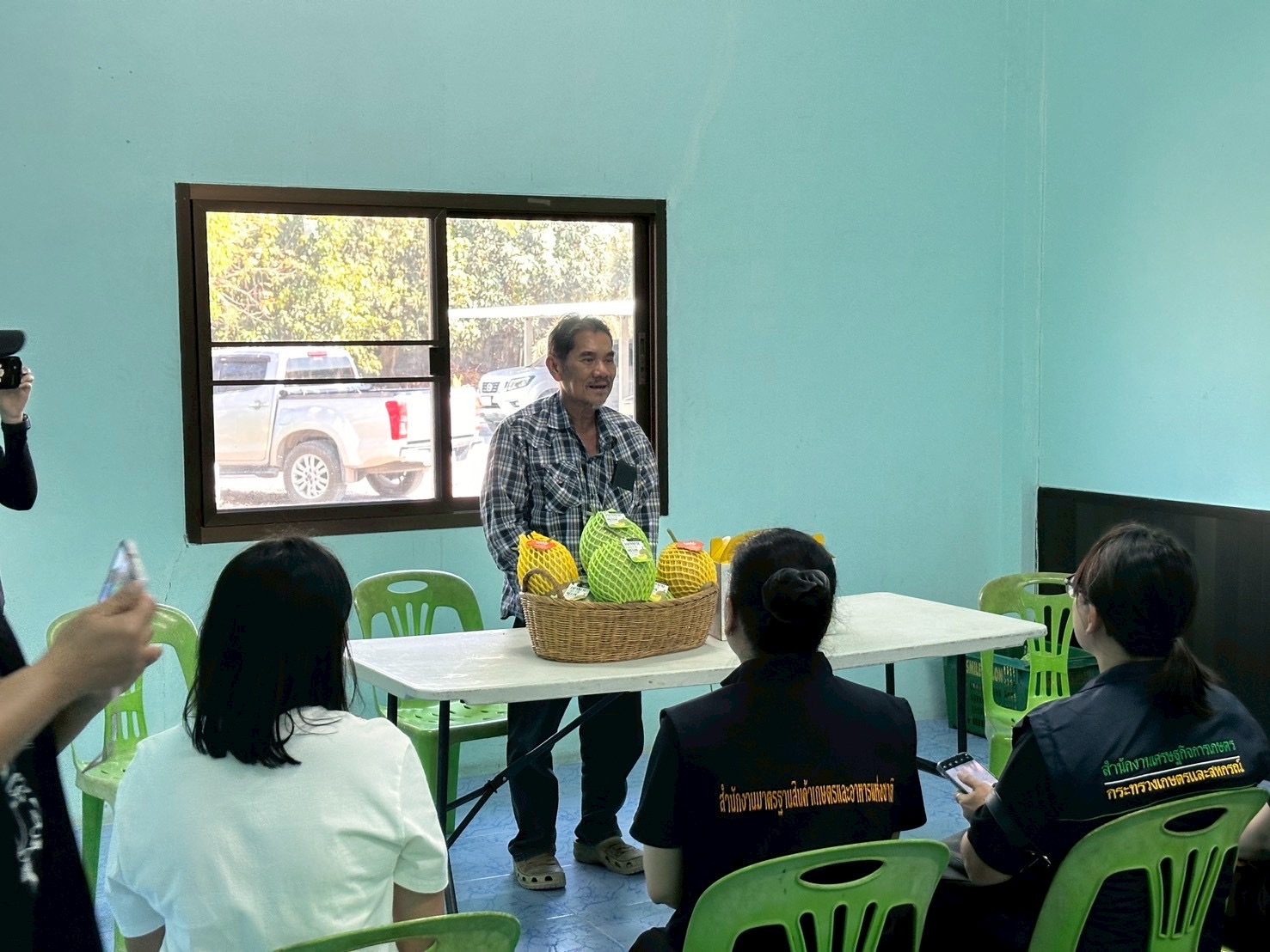 title - ปฏิรูปที่ดินจังหวัดพระนครศรีอยุธยา เข้าร่วมตืดตาม ผู้ตรวจราชการกระทรวงเกษตรและสหกรณ์ ลงพื้นที่ติดตามงานนโยบายกระทรวงเกษตรและสหกรณ์ ณ ที่ทำการวิสาหกิจชุมชนเมล่อนหมู่ใหญ่ร่วมใจพัฒนา ตำบลคู้สลอด อำเภอลาดบัวหลวง จังหวัดพระนครศรีอยุธยา