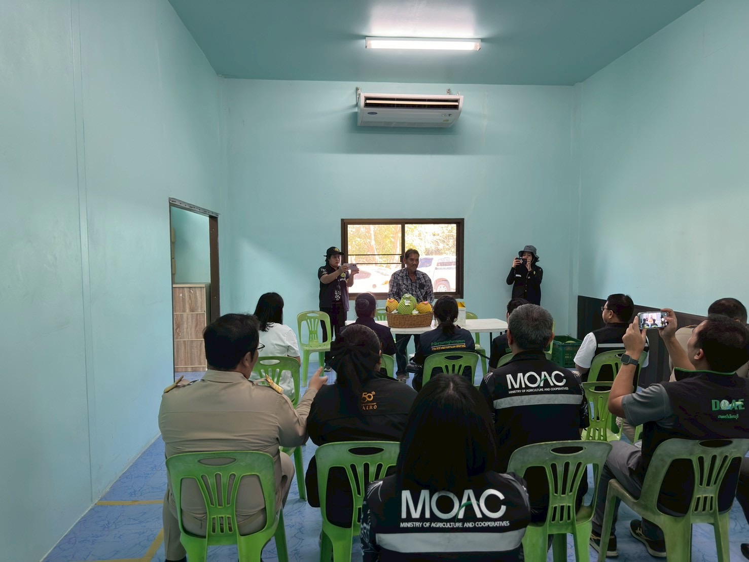 title - ปฏิรูปที่ดินจังหวัดพระนครศรีอยุธยา เข้าร่วมตืดตาม ผู้ตรวจราชการกระทรวงเกษตรและสหกรณ์ ลงพื้นที่ติดตามงานนโยบายกระทรวงเกษตรและสหกรณ์ ณ ที่ทำการวิสาหกิจชุมชนเมล่อนหมู่ใหญ่ร่วมใจพัฒนา ตำบลคู้สลอด อำเภอลาดบัวหลวง จังหวัดพระนครศรีอยุธยา