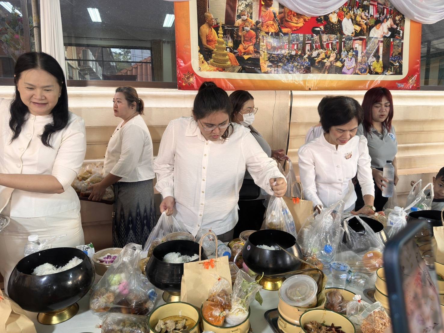 title - ส.ป.ก.พระนครศรีอยุธยา เข้าร่วมกิจกรรมส่งเสริมพระพุทธศาสนา เนื่องในเทศกาลวันมาฆบูชา ประจำปีงบประมาณ พ.ศ. ณ ศาลาอนุสรณ์ ๑๑๑ ปี วัดกษัตราธิราชวรวิหาร ตำบลบ้านป้อม อำเภอพระนครศรีอยุธยา จังหวัดพระนครศรีอยุธยา