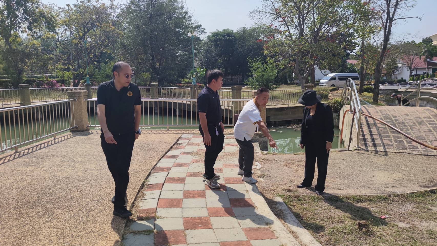 title - ปฏิรูปที่ดินจังหวัดพระนครศรีอยุธยา  ได้ลงพื้นที่ตรวจสอบและรังวัดสอบเขตกรณี กรมประมงโดย ศูนย์วิจัยและเพาะพันธ์สัตว์น้ำขออนุญาตใช้ที่ดินเพื่อก่อสร้างศูนย์แสดงพันธุ์สัตว์น้ำ(วังปลา) ภายในบริเวณศูนย์ศิลปาชีพบางไทร
