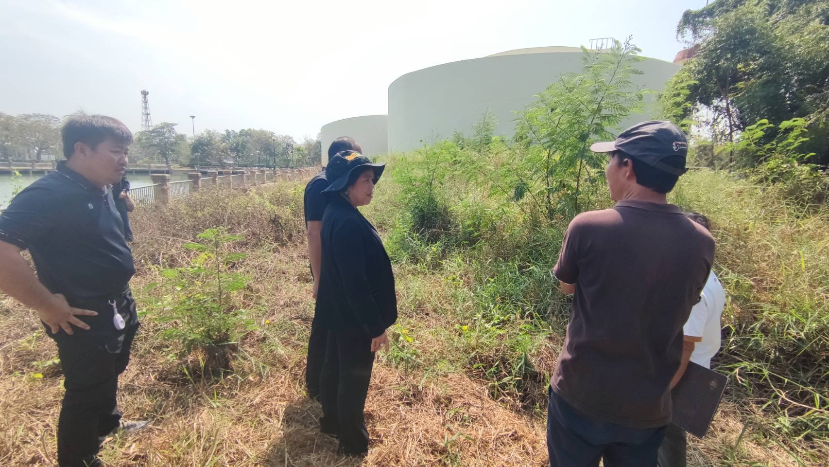 title - ปฏิรูปที่ดินจังหวัดพระนครศรีอยุธยา  ได้ลงพื้นที่ตรวจสอบและรังวัดสอบเขตกรณี กรมประมงโดย ศูนย์วิจัยและเพาะพันธ์สัตว์น้ำขออนุญาตใช้ที่ดินเพื่อก่อสร้างศูนย์แสดงพันธุ์สัตว์น้ำ(วังปลา) ภายในบริเวณศูนย์ศิลปาชีพบางไทร