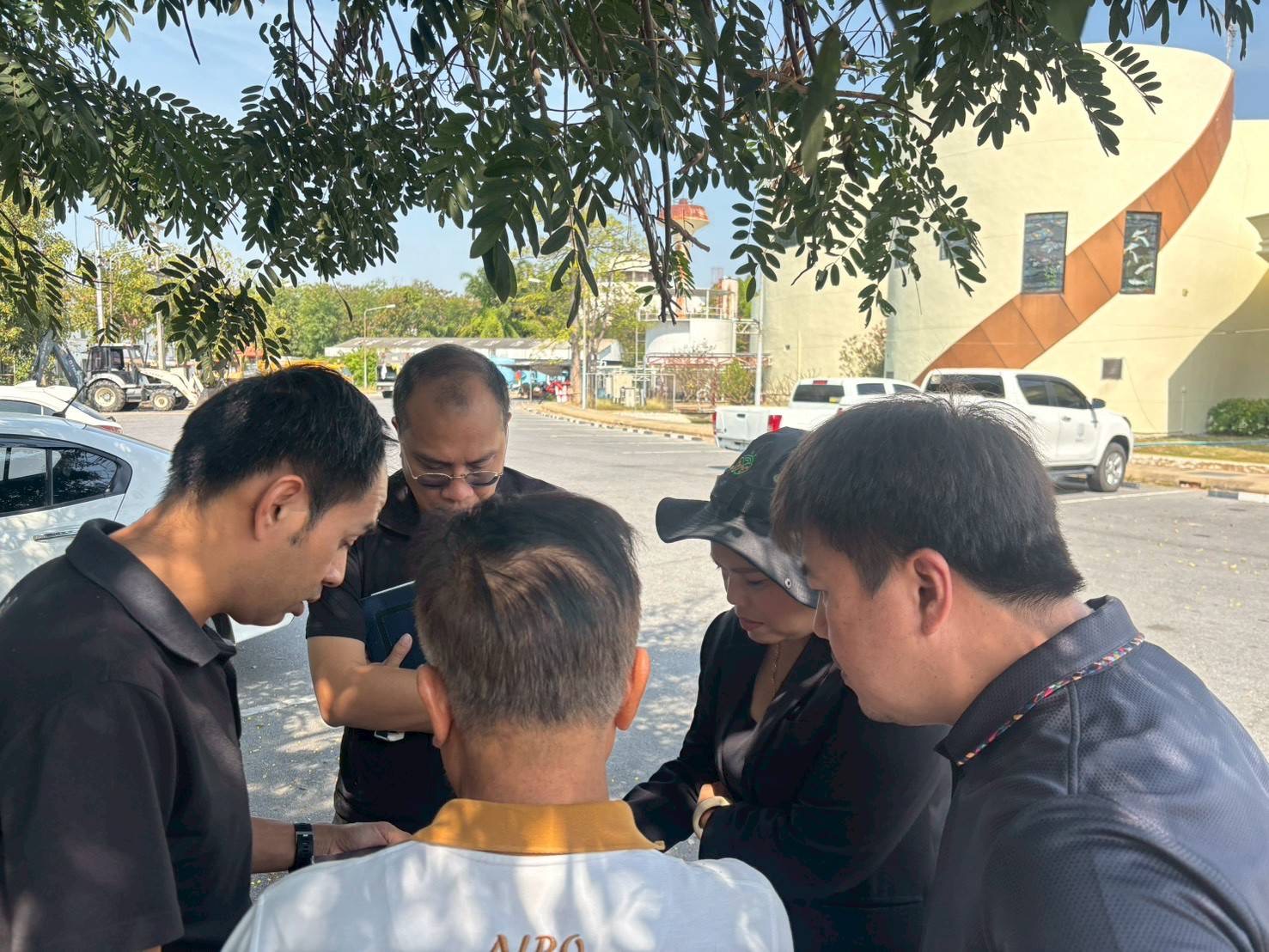 title - ปฏิรูปที่ดินจังหวัดพระนครศรีอยุธยา  ได้ลงพื้นที่ตรวจสอบและรังวัดสอบเขตกรณี กรมประมงโดย ศูนย์วิจัยและเพาะพันธ์สัตว์น้ำขออนุญาตใช้ที่ดินเพื่อก่อสร้างศูนย์แสดงพันธุ์สัตว์น้ำ(วังปลา) ภายในบริเวณศูนย์ศิลปาชีพบางไทร