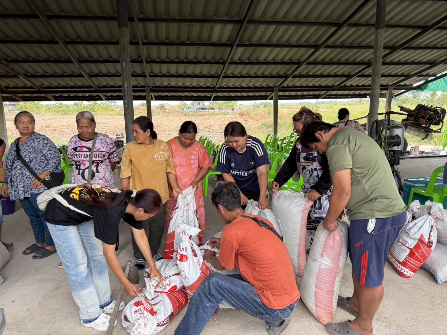 title - ส.ป.ก.พระนครศรีอยุธยา จัดอบรม เกษตรกรภายใต้โครงการระบบส่งเสริมเกษตรแบบแปลงใหญ่ กิจกรรมส่งเสริมการเกษตรแบบแปลงใหญ่ในเขตปฏิรูปที่ดิน ปีงบประมาณ พ.ศ. ๒๕๖๙ หลักสูตรที่ ๗ แนวทางแก้ไขและปรับปรุงบำรุงดินอย่างยั่งยืนเพื่อให้ดินมีความเหมาะสมต่อการเพาะปลูก