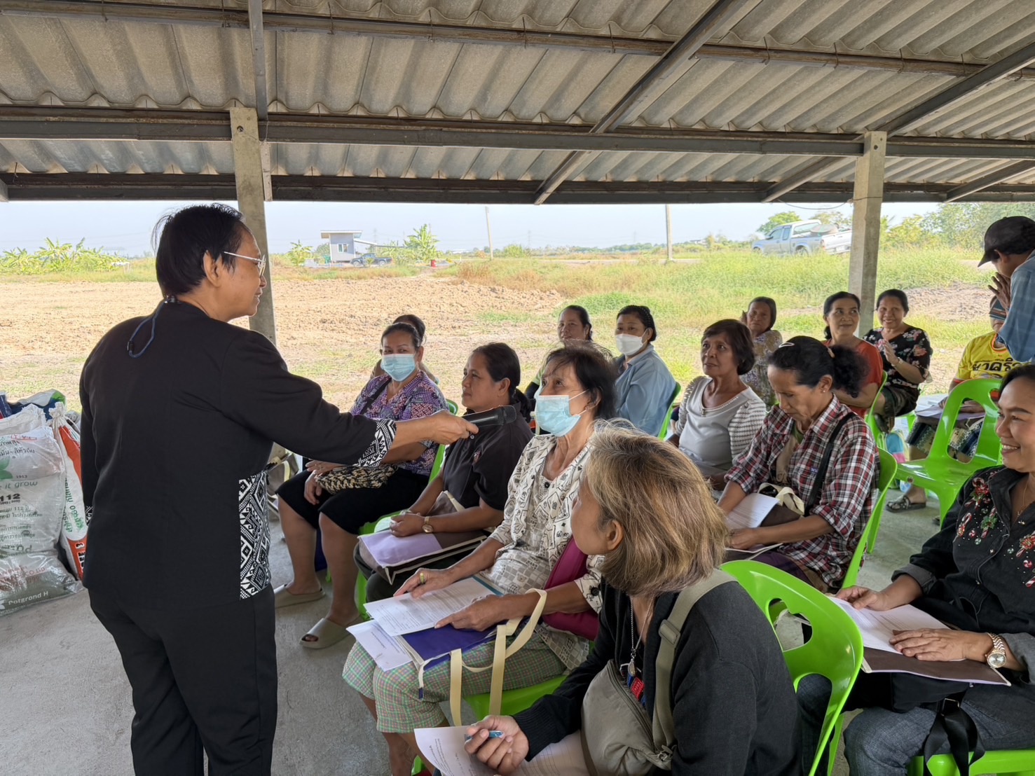 title - ส.ป.ก.พระนครศรีอยุธยา จัดฝึกอบรมเกษตรกรภายใต้โครงการระบบส่งเสริมเกษตรแบบแปลงใหญ่ กิจกรรมส่งเสริมการเกษตรแบบแปลงใหญ่ในเขตปฏิรูปที่ดิน ปีงบประมาณ พ.ศ. ๒๕๖๙ หลักสูตรที่ ๒ ลดต้นทุนและเพิ่มผลผลิตพืชผักปลอดภัย GAP และการบริหารจัดการที่ดินให้เกิดประโยชน์สูงสุด