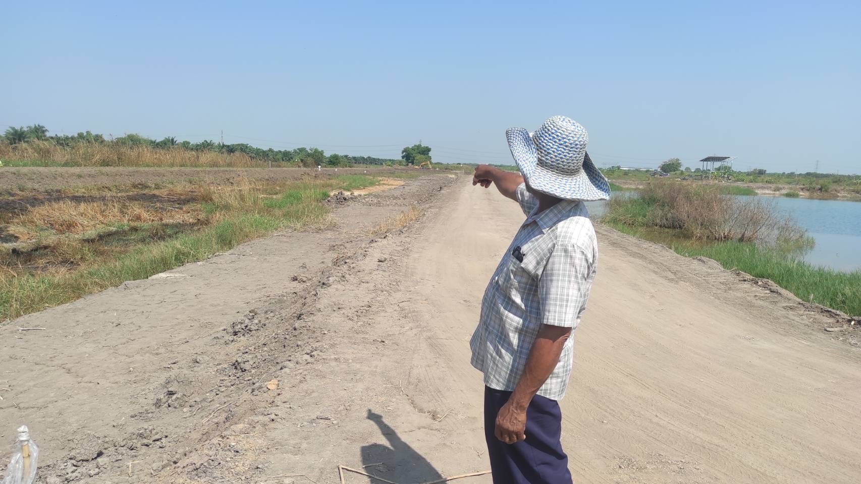 title - ส.ป.ก.พระนครศรีอยุธยา ดำเนินการสนับสนุนสินเชื่อเงินกองทุนการปฏิรูปที่ดินเพื่อเกษตรกรรม เพื่อเป็นแหล่งเงินทุนดอกเบี้ยต่ำ ซื้อปัจจัยการผลิตทางการเกษตร และให้บริการรับชำระค่าเช่าที่ดิน สินเชื่อเงินกองทุนฯเพื่อลดภาระค่าใช้จ่ายในการเดินทางให้กับเกษตรกรในเขตปฏิรูปที่ดิน