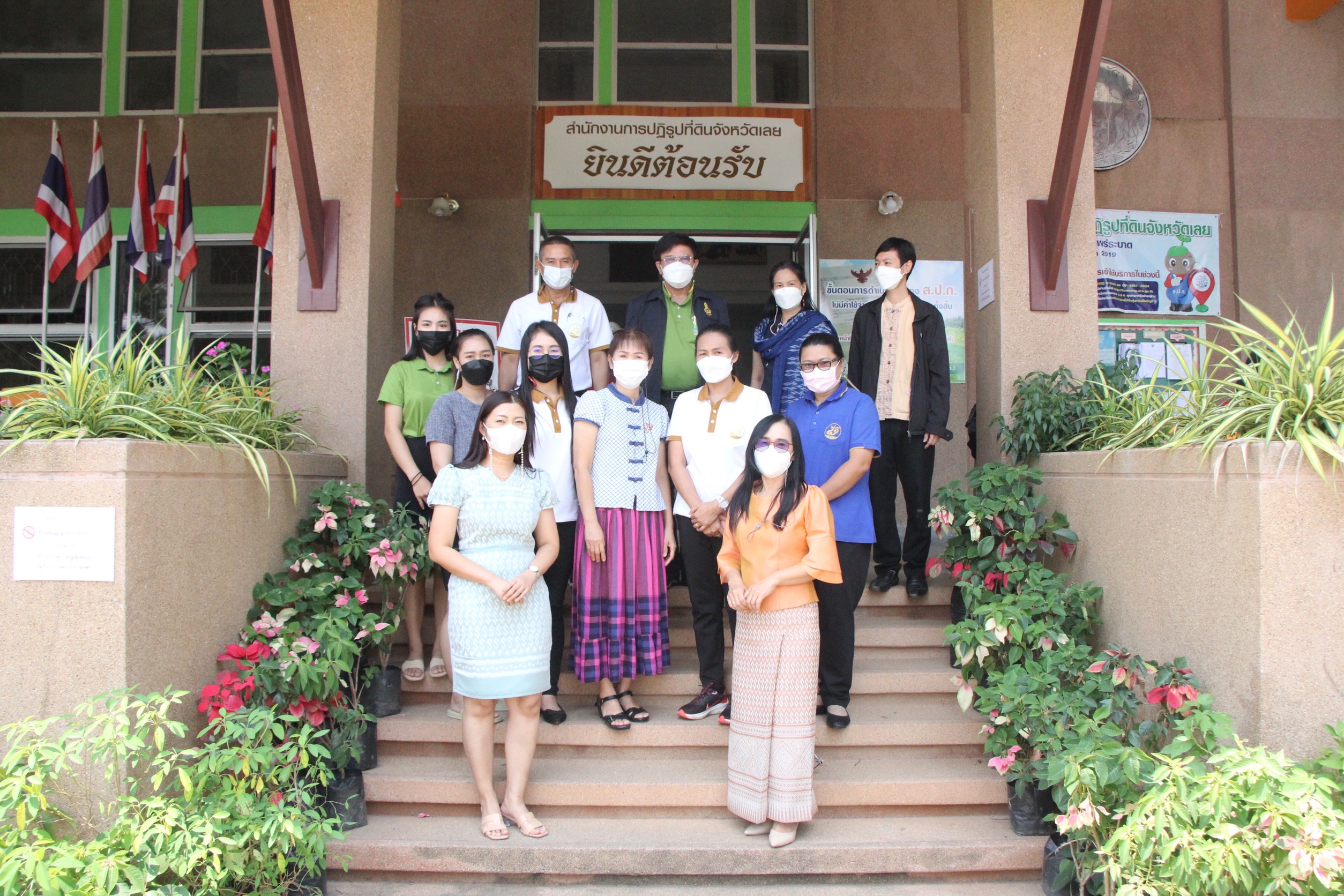 ผู้ตรวจราชการกรม ประชุมการพิจารณาการดำเนินการกรณีการจัดที่ดินแปลงว่างของตำบลธาตุ อำเภอเชียงคาน จังหวัดเลย พร้อมตรวจเยี่ยม ส.ป.ก.จังหวัดเลย