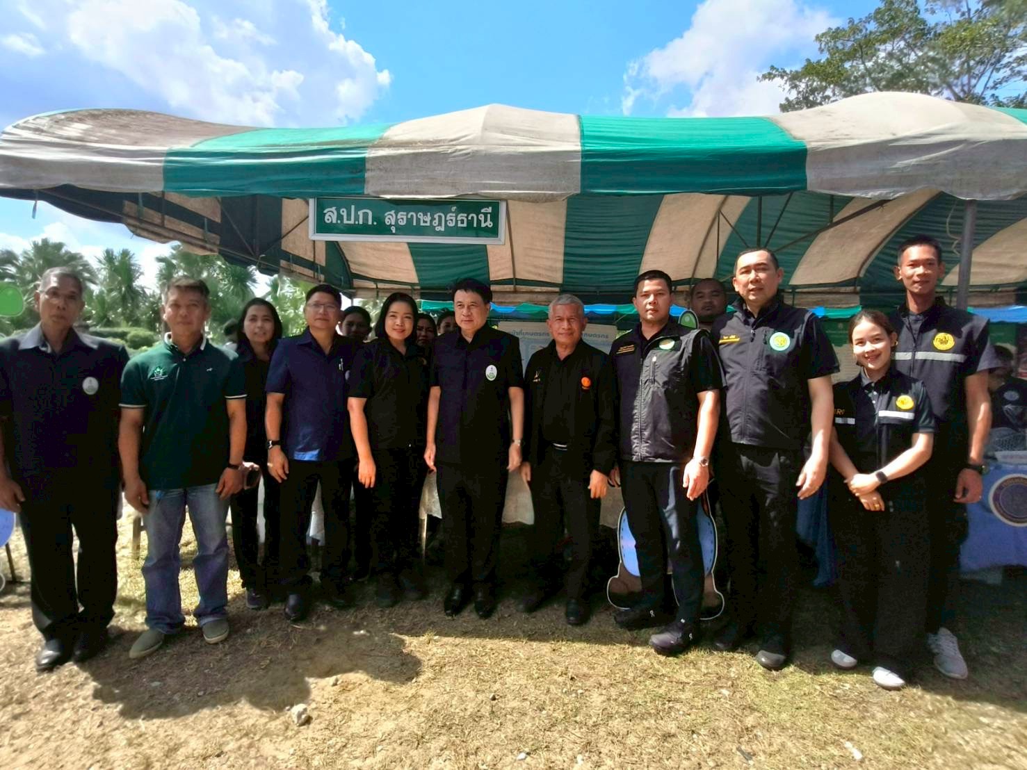 ผู้ตรวจราชการกรม ร่วมงานคลินิกเกษตรเคลื่อนที่ ในพระราชานุเคราะห์ สมเด็จพระบรมโอรสาธิราชฯ สยามมงกุฎราชกุมาร ไตรมาสที่ 1 ประจำปีงบประมาณ พ.ศ. 2569 และติดตามรัฐมนตรีช่วยว่าการกระทรวงเกษตรและสหกรณ์ (นายนเรศ ธำรงค์ทิพยคุณ) และรองผู้ว่าราชการจังหวัดสุราษฎร์ธานี (นายบันดาล  สถิรชวาล) ลงพื้นที่ตรวจราชการ ณ จังหวัดสุราษฎร์ธานี (ข่าวแชร์)