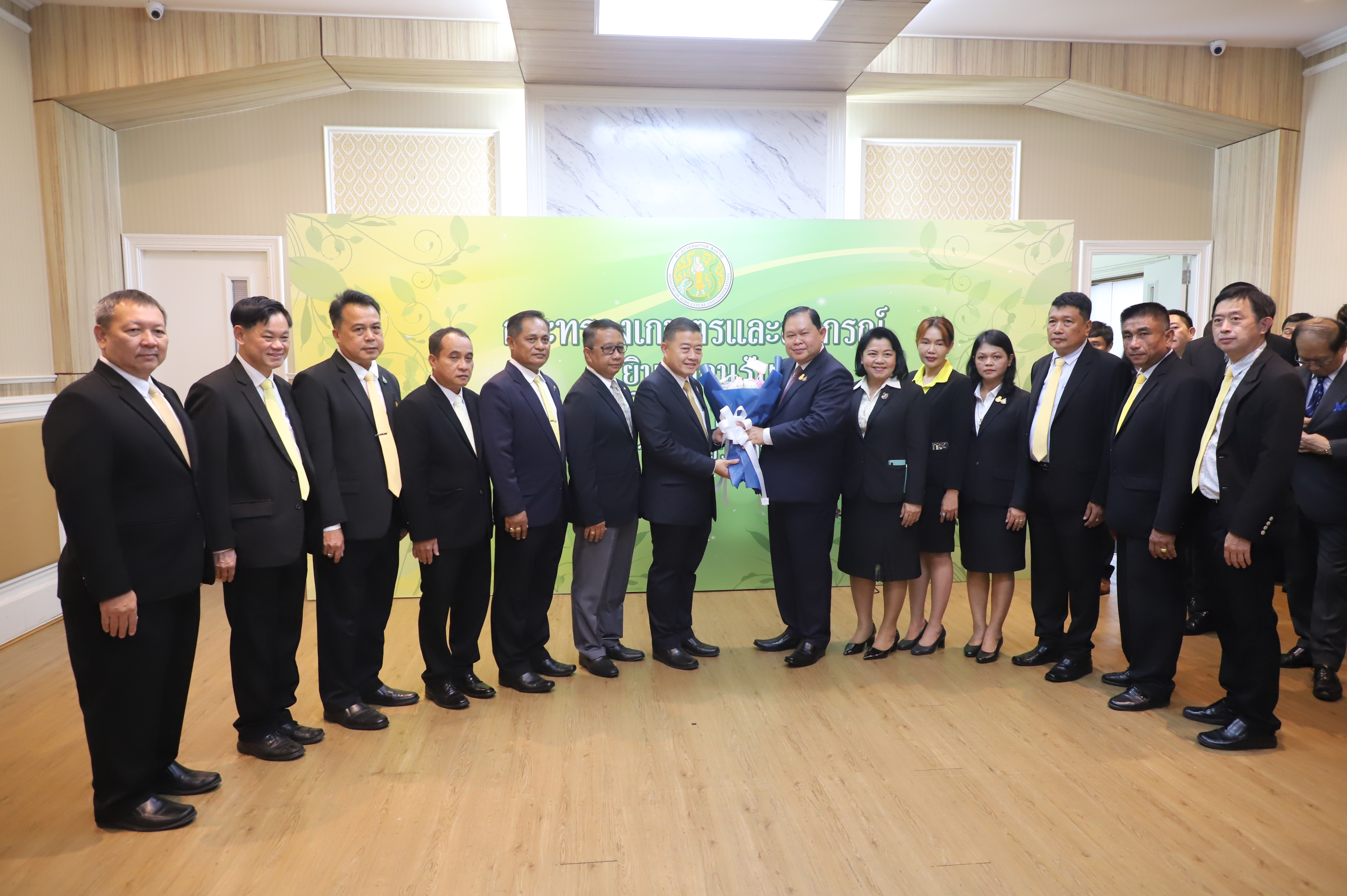 คณะผู้บริหาร ส.ป.ก. ร่วมแสดงความยินดีรัฐมนตรีช่วยว่าการกระทรวงเกษตรและสหกรณ์ เนื่องในโอกาสเข้ารับตำแหน่งใหม่
