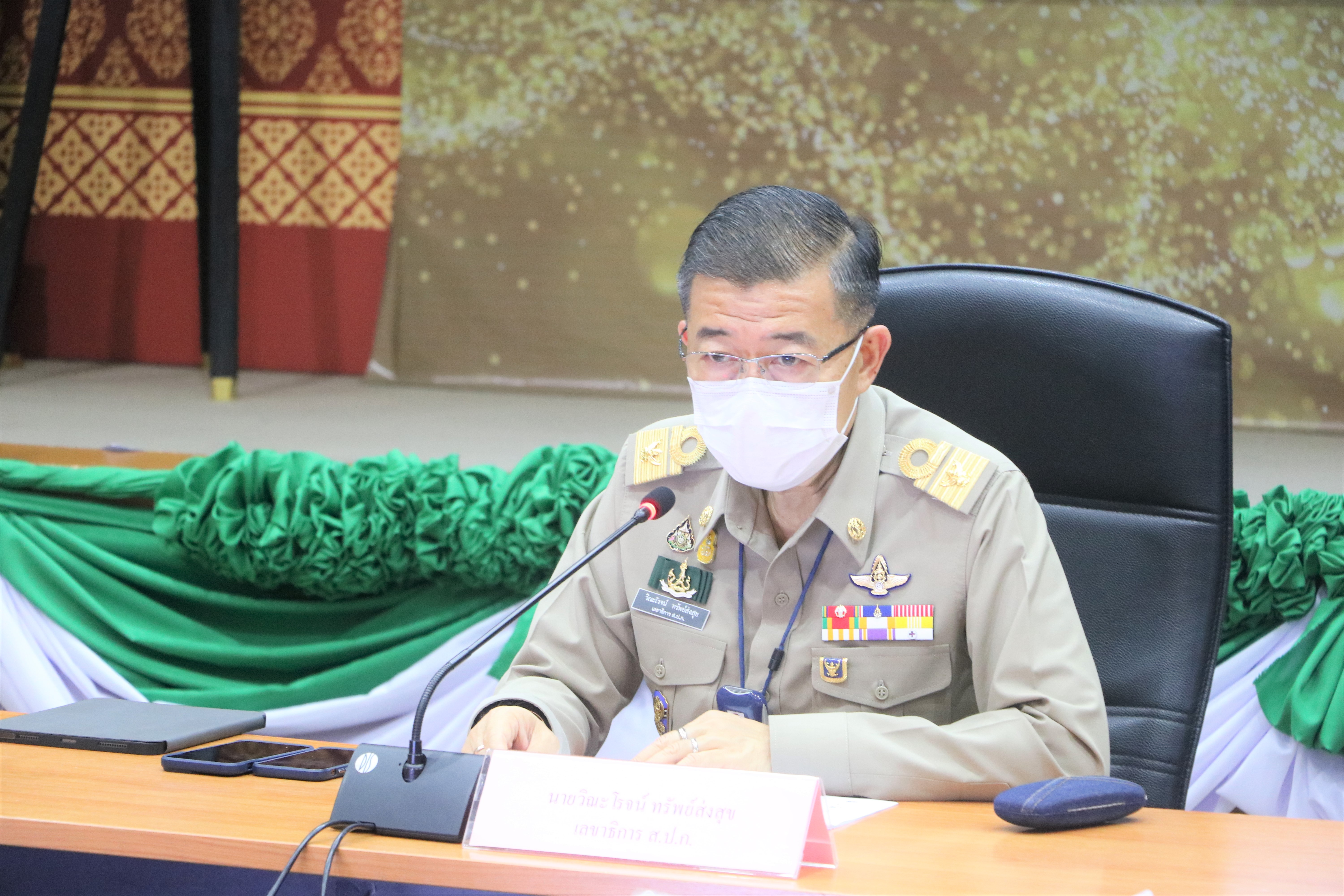 ประชุมพิจารณาร่าง MOU ระหว่าง ส.ป.ก. กฟก. และ ธ.ก.ส. เรื่อง การแก้ไขปัญหาหนี้สินของเกษตรกรผู้ได้รับสิทธิจากการปฏิรูปที่ดินเพื่อเกษตรกรรม ซึ่งได้นำ ส.ป.ก. 4-01 มาเป็นหลักประกันการกู้ยืมเงินกับ ธ.ก.ส. (ข่าวแชร์)
