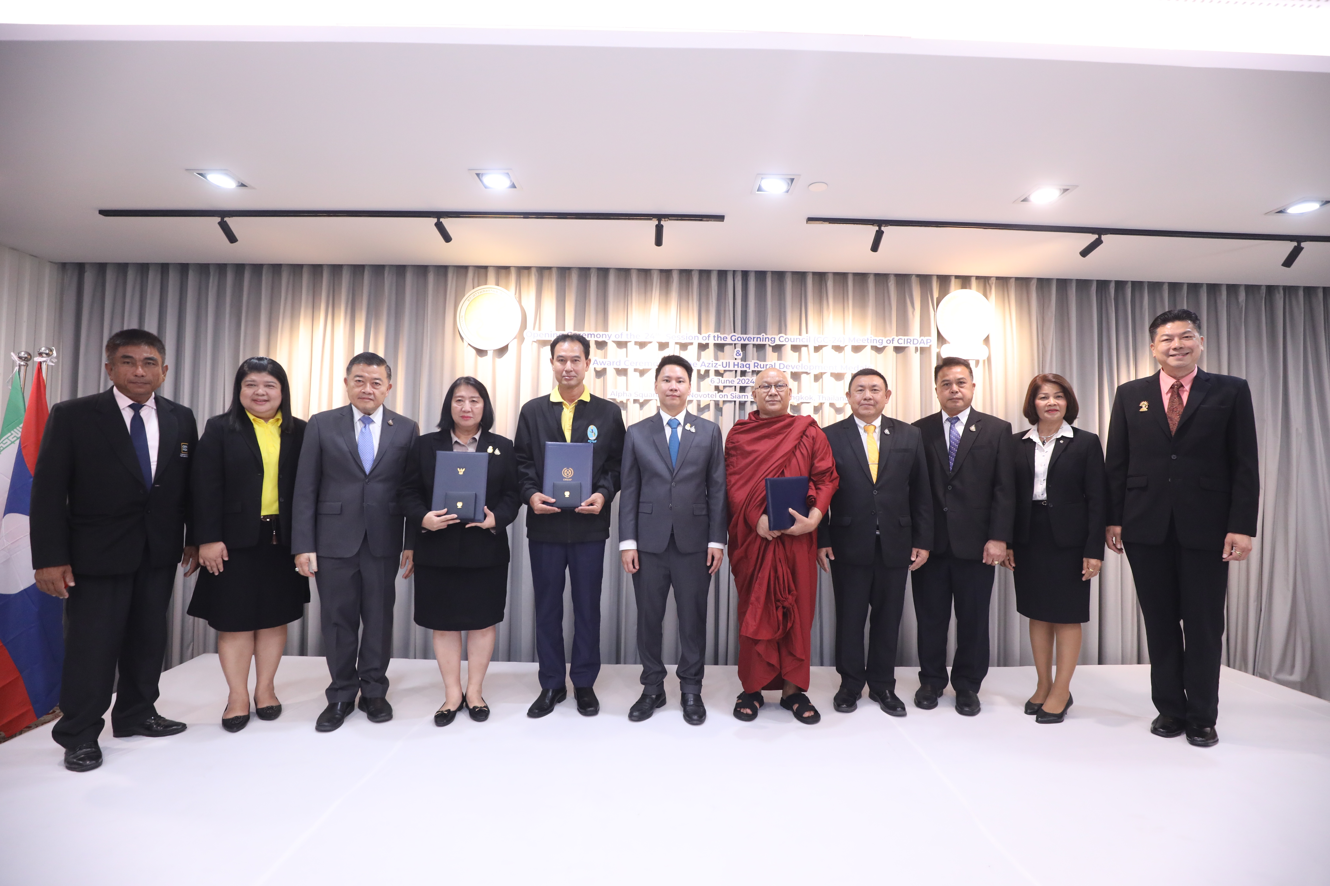 ส.ป.ก. ร่วมพิธีเปิดการประชุมสภาปกครองศูนย์พัฒนาชนบทบูรณาการสำหรับเอเชียและแปซิฟิก สมัยที่ 24 พร้อมมอบเหรียญรางวัลการพัฒนาชนบท Aziz-Ul Haq ให้แก่บุคลากร (ข่าวแชร์)