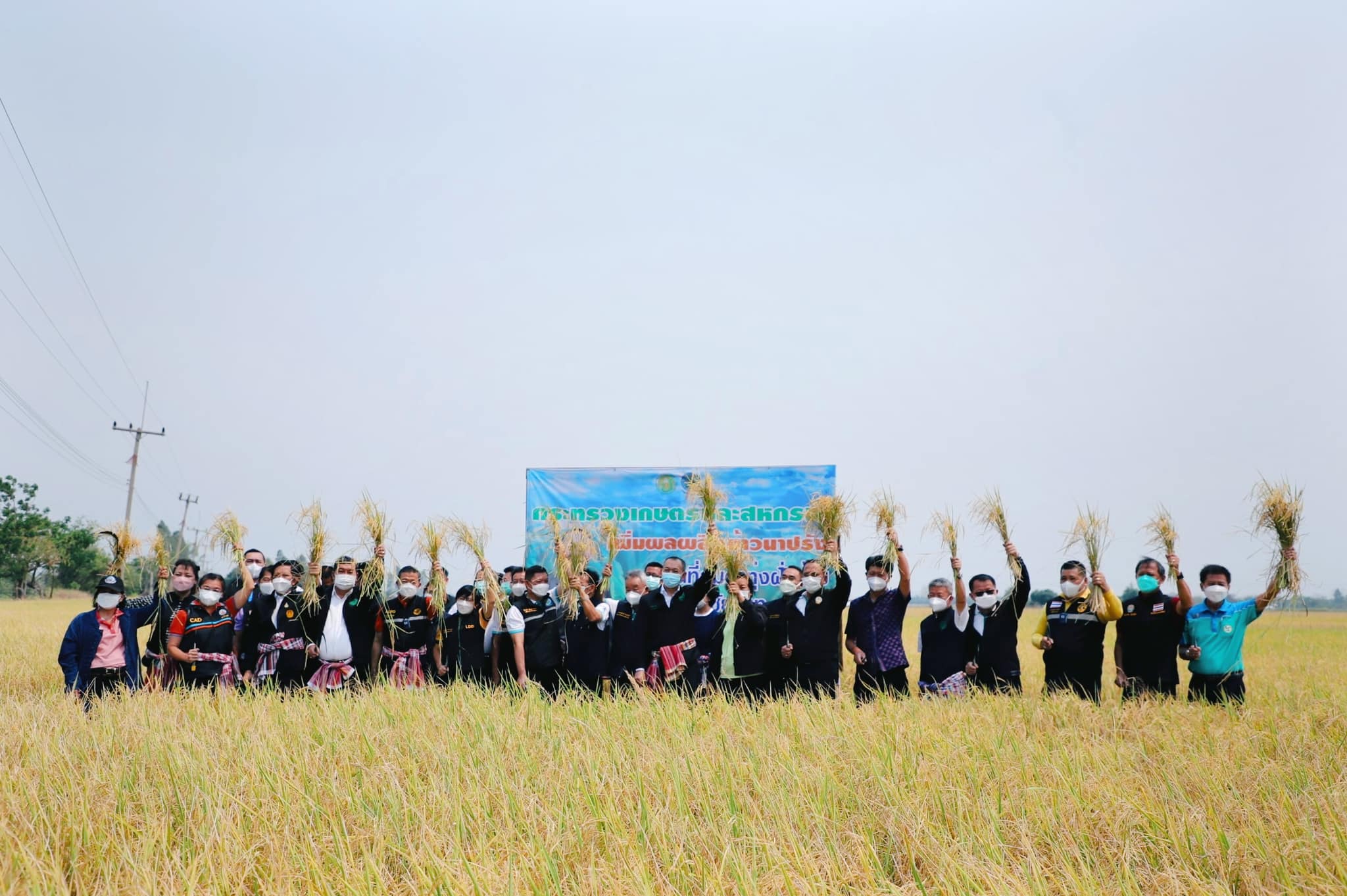 รมว.กษ. ลงพื้นที่ตรวจติดตามการบริหารจัดการน้ำพื้นที่ลุ่มต่ำฝั่งซ้ายคลองชัยนาท-ป่าสัก ณ อ.บ้านหมี่ จ.ลพบุรี (ข่าวแชร์)