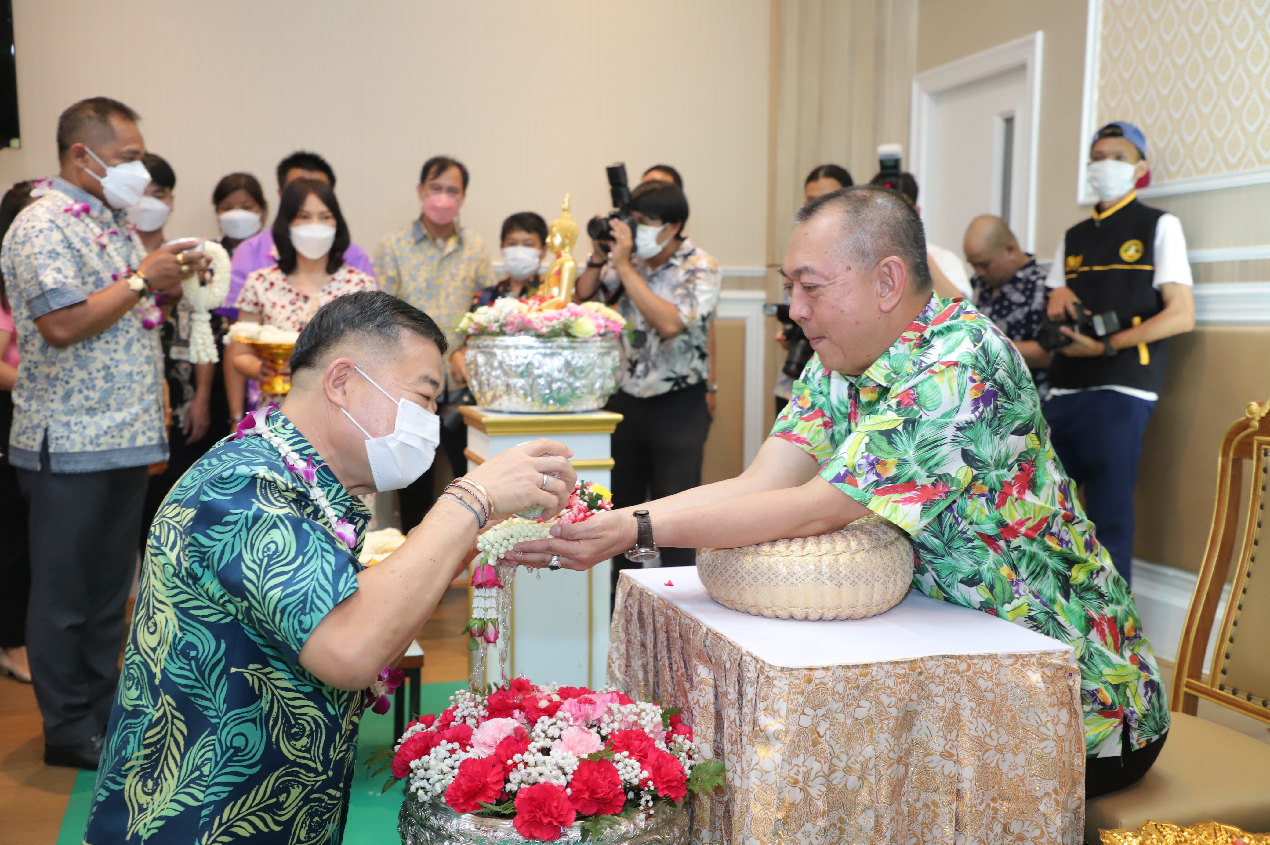 ส.ป.ก. ร่วมงาน กระทรวงเกษตรฯ จัดกิจกรรมรดน้ำและขอพร เนื่องในเทศกาลวันสงกรานต์ ประจำปี 2566 (ข่าวแชร์)