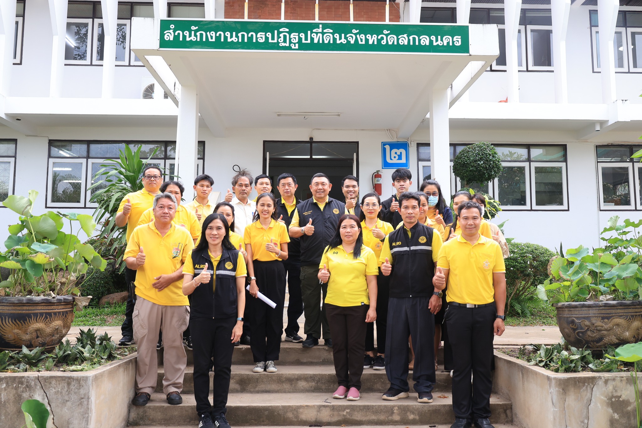 เลขาธิการ ส.ป.ก. พร้อมคณะลงพื้นที่ ตรวจเยี่ยม ส.ป.ก.สกลนคร (ข่าวแชร์)