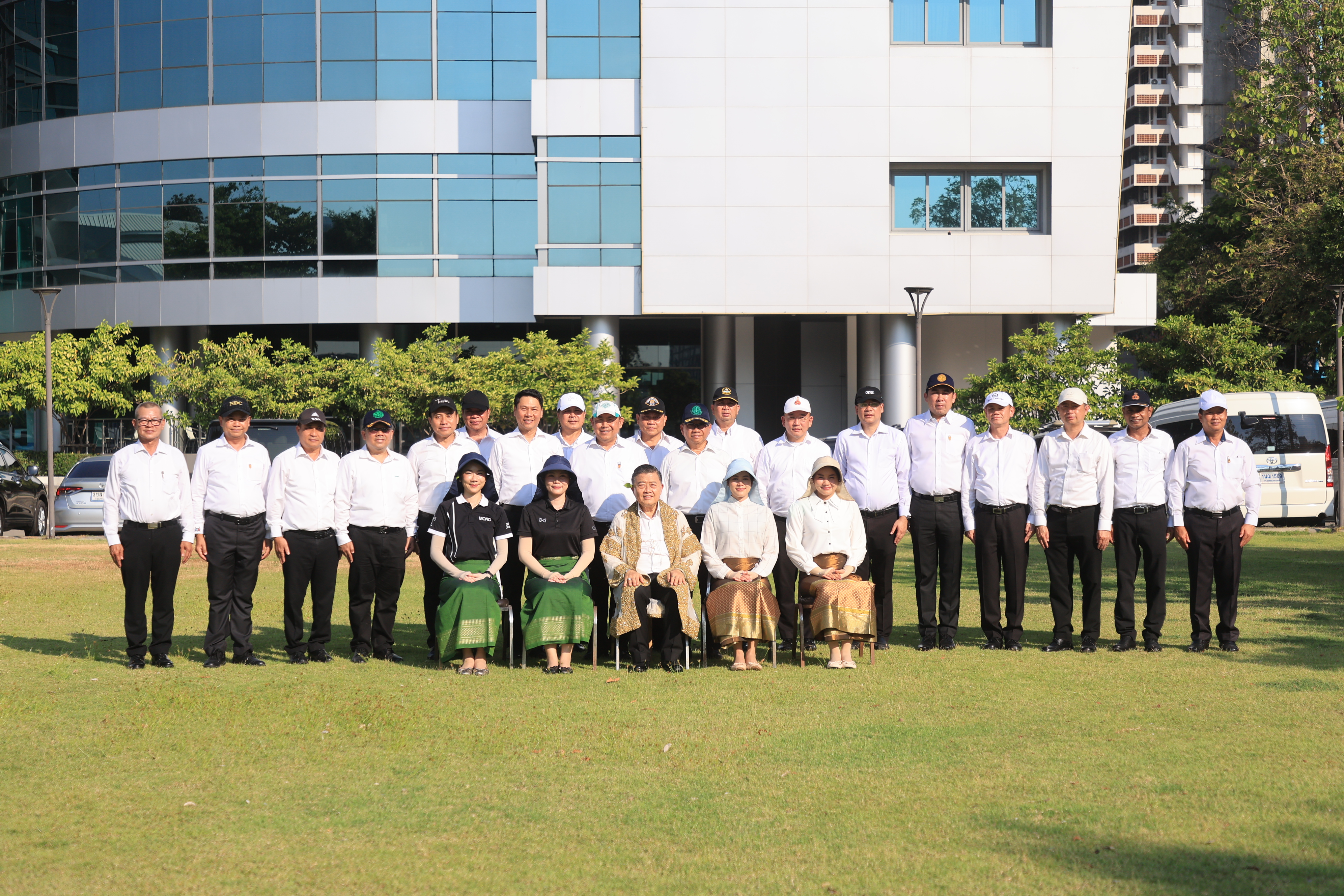 ส.ป.ก. ร่วมฝึกซ้อมริ้วขบวนอิสริยยศ ในพระราชพิธีพืชมงคลจรดพระนังคัลแรกนาขวัญ ประจำปี 2569 (ซ้อมกรณีพิเศษ ครั้งที่ 2)