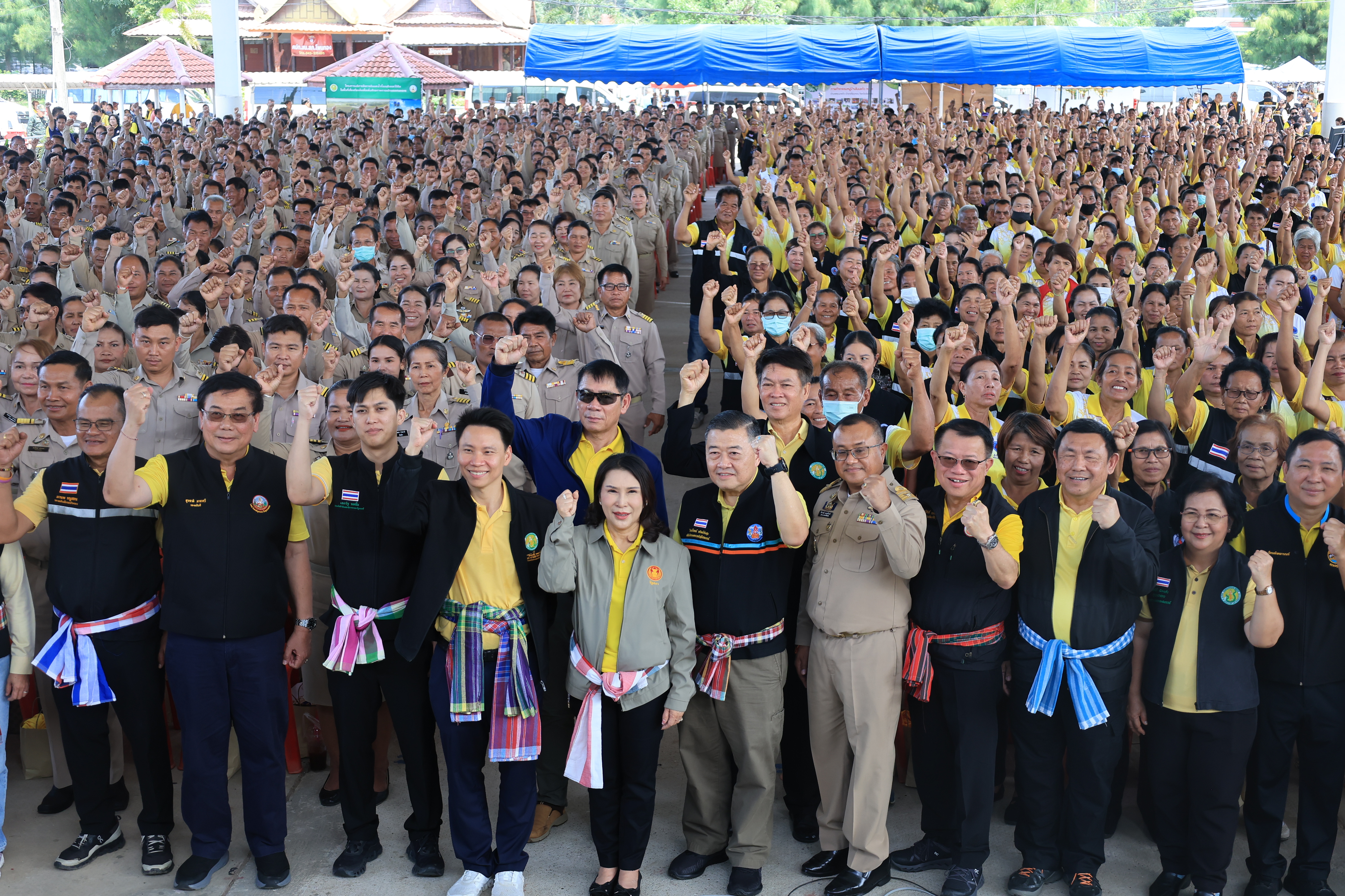 ส.ป.ก.ร่วมลงพื้นที่กับคณะรัฐมนตรีว่าการกระทรวงเกษตรและสหกรณ์ (นายอรรถกร ศิริลัทธยากร) ตรวจราชการในจังหวัดร้อยเอ็ด (จุดที่ 1 วิทยาลัยการอาชีพโพนทอง อำเภอโพนทอง) (ข่าวแชร์)