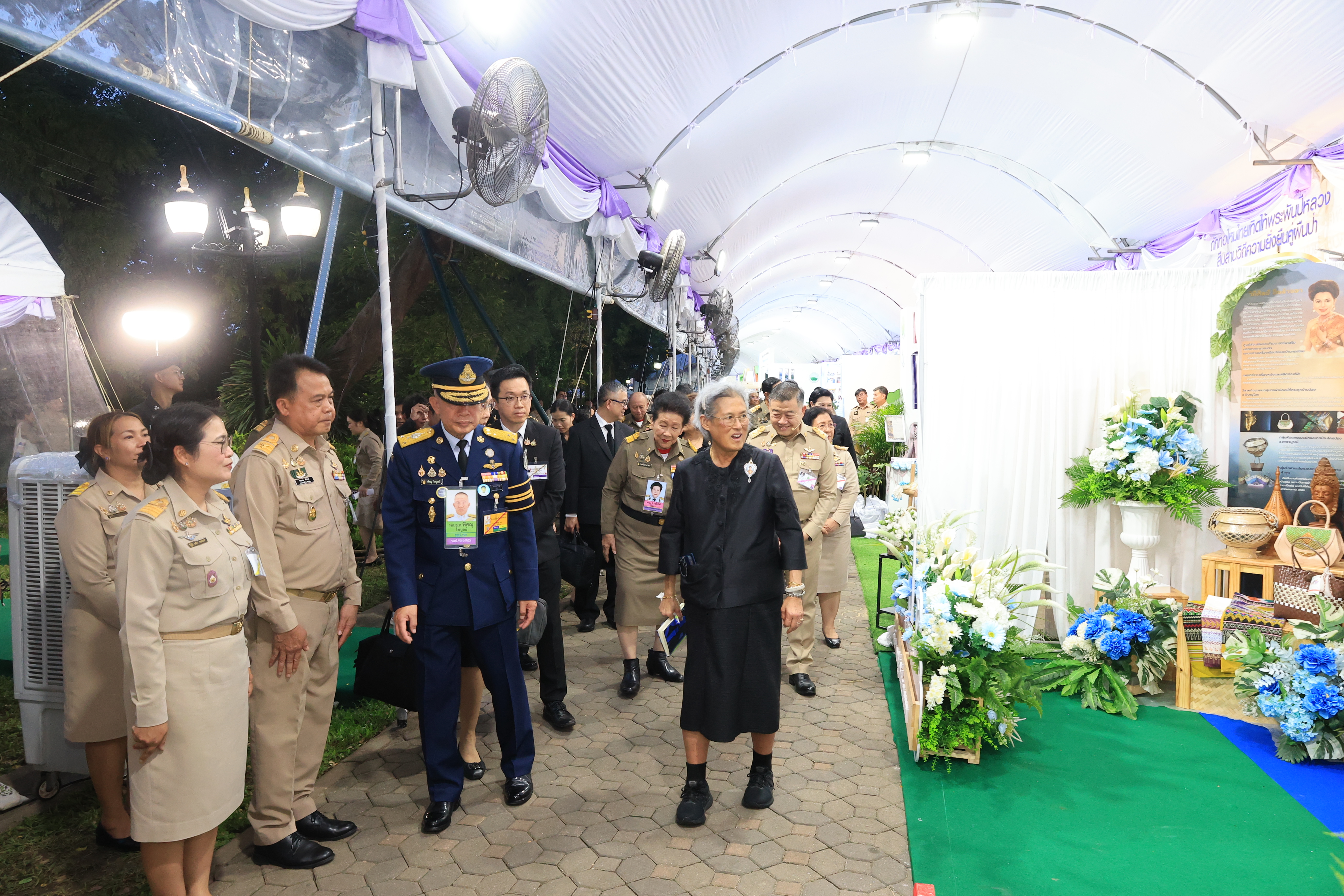 สำนักงานการปฏิรูปที่ดินเพื่อเกษตรกรรม ร่วมเฝ้าฯ รับเสด็จ สมเด็จพระกนิษฐาธิราชเจ้า กรมสมเด็จพระเทพรัตนราชสุดา ฯ สยามบรมราชกุมารี เสด็จพระราชดำเนินไปทรงเปิดงาน “สีสรรพรรณไม้ เทิดไท้บรมราชินีนาถ” (ข่าวแชร์)
