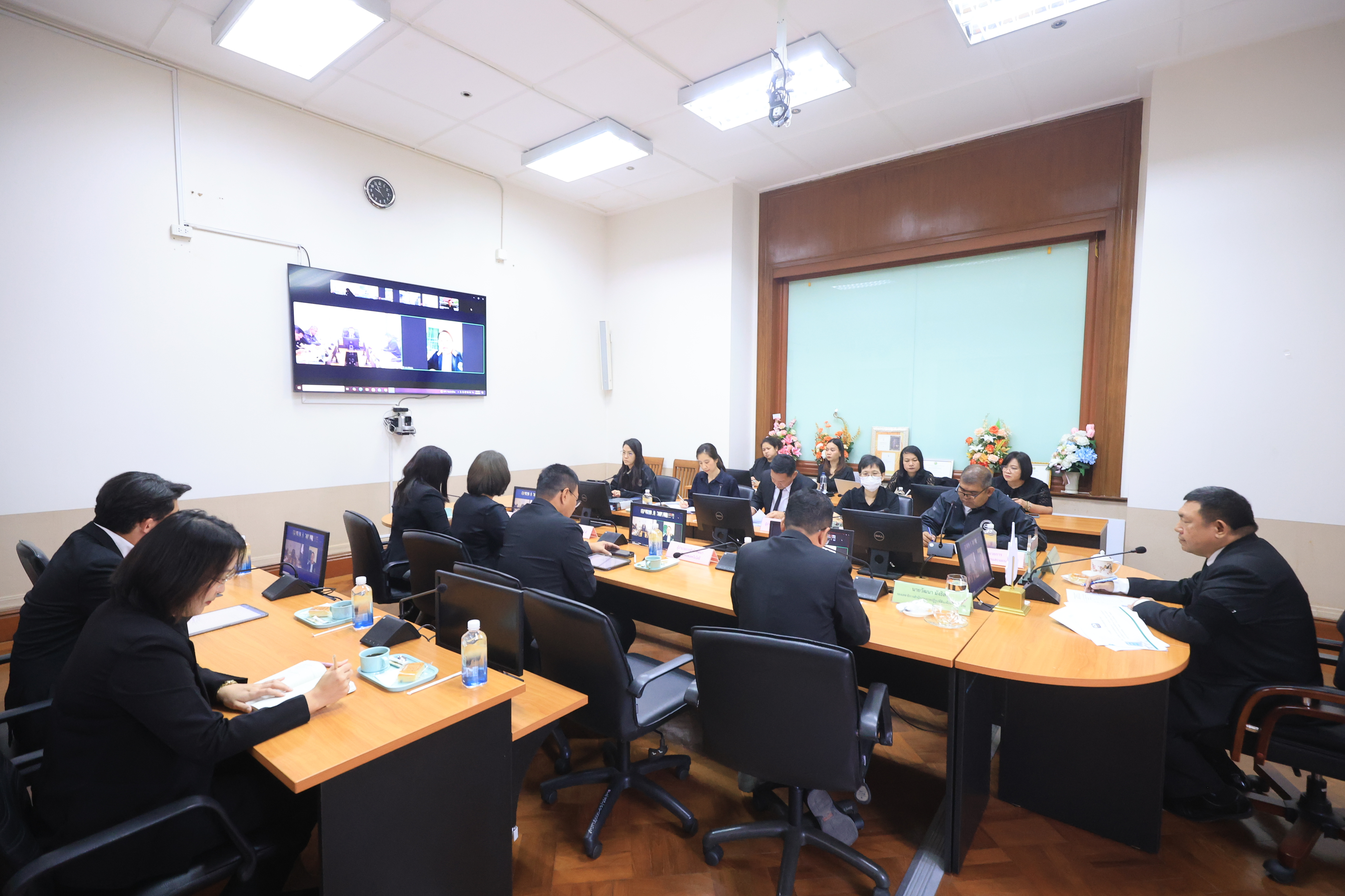 เลขาธิการ ส.ป.ก. เรียกประชุมสถานการณ์และผลกระทบที่เกิดจากเหตุการณ์ความไม่สงบในพื้นที่จังหวัดชายแดนไทย-กัมพูชา (ข่าวแชร์)