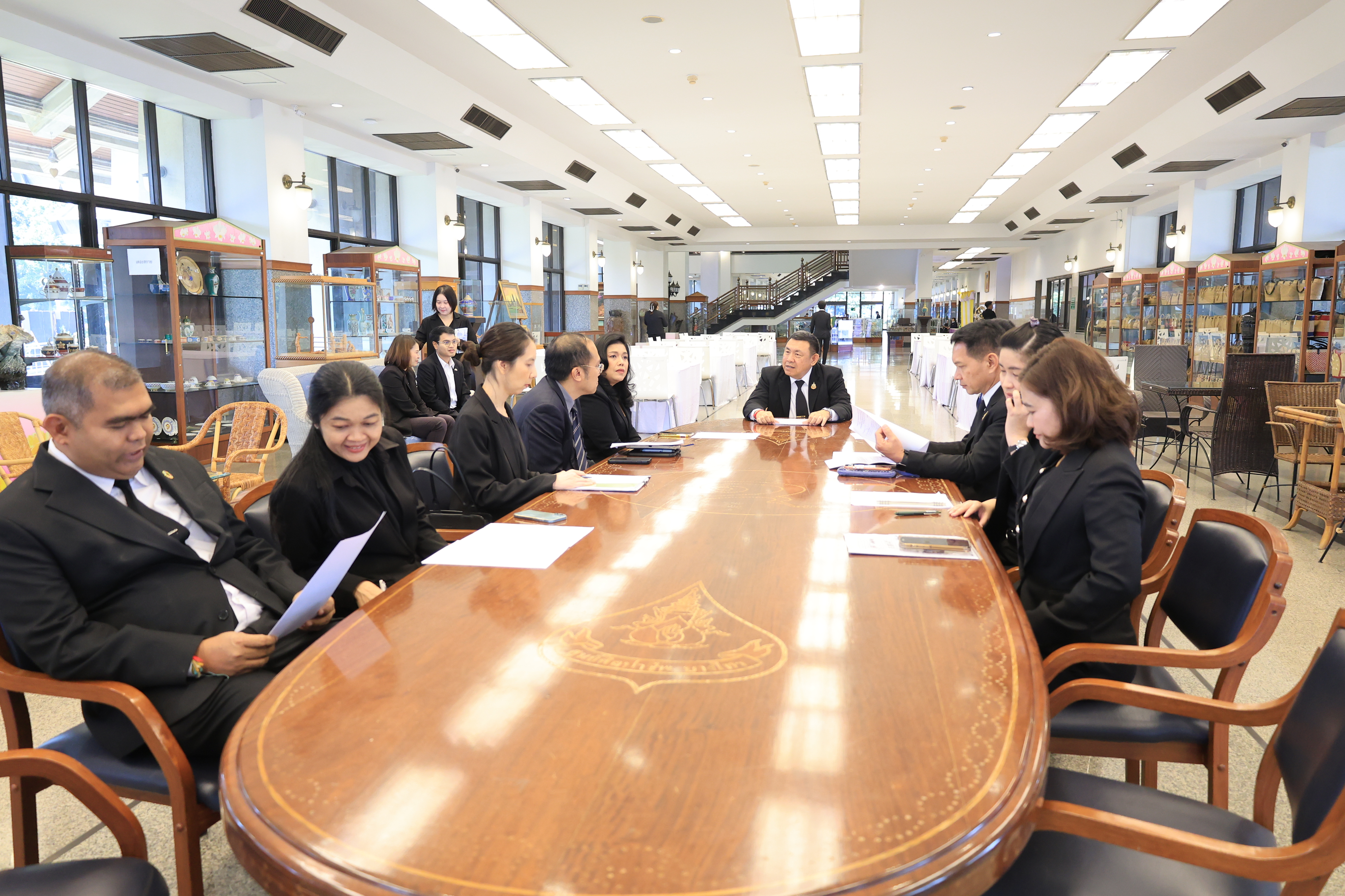 เลขาธิการ ส.ป.ก. พร้อมคณะ ตรวจเยี่ยมศูนย์ส่งเสริมและพัฒนาอาชีพเสริมนอกภาคการเกษตรในการเตรียมความพร้อมการจัดงานโครงการ สืบสานพระราชปณิธาน งานศิลปาชีพบางไทร ครบรอบ 41 ปี (ข่าวแชร์)