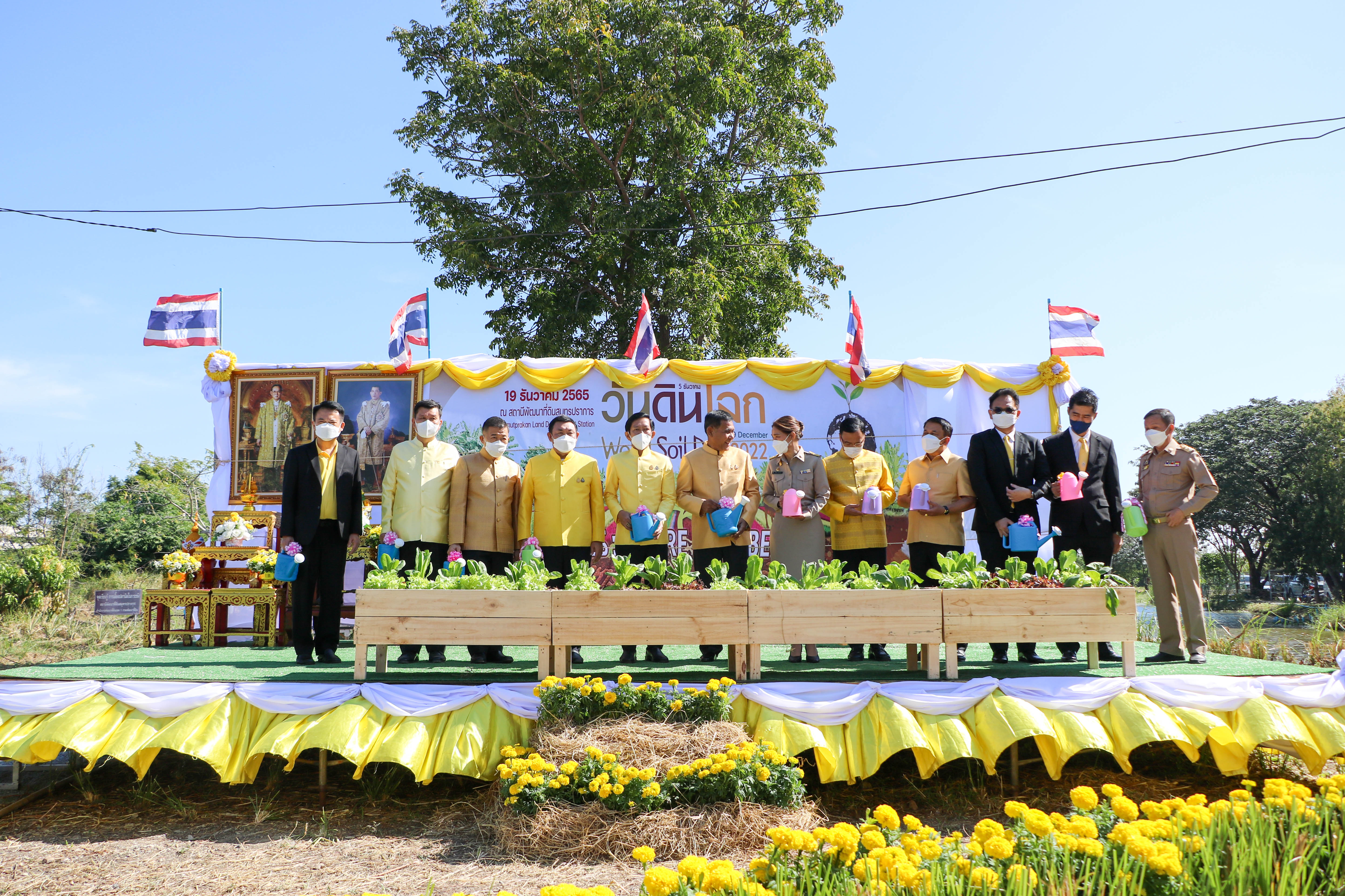 ส.ป.ก. ร่วมเป็นเกียรติในพิธีเปิดงานวันดินโลก จ.สมุทรปราการ Soils, where food begins : อาหาร ก่อกำเนิด เกิดจากดิน
