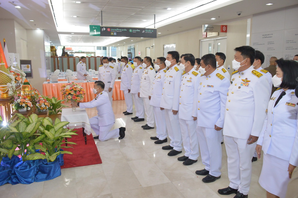 คณะผู้บริหารกระทรวงเกษตรและสหกรณ์  และคณะผู้บริหาร ส.ป.ก. ร่วมลงนามถวายพระพร สมเด็จพระเจ้าลูกเธอ เจ้าฟ้าพัชรกิติยาภา นเรนทิราเทพยวดี กรมหลวงราชสาริณีสิริพัชร มหาวัชรราชธิดา ณ โรงพยาบาลจุฬาลงกรณ์ สภากาชาดไทย (ข่าวแชร์)