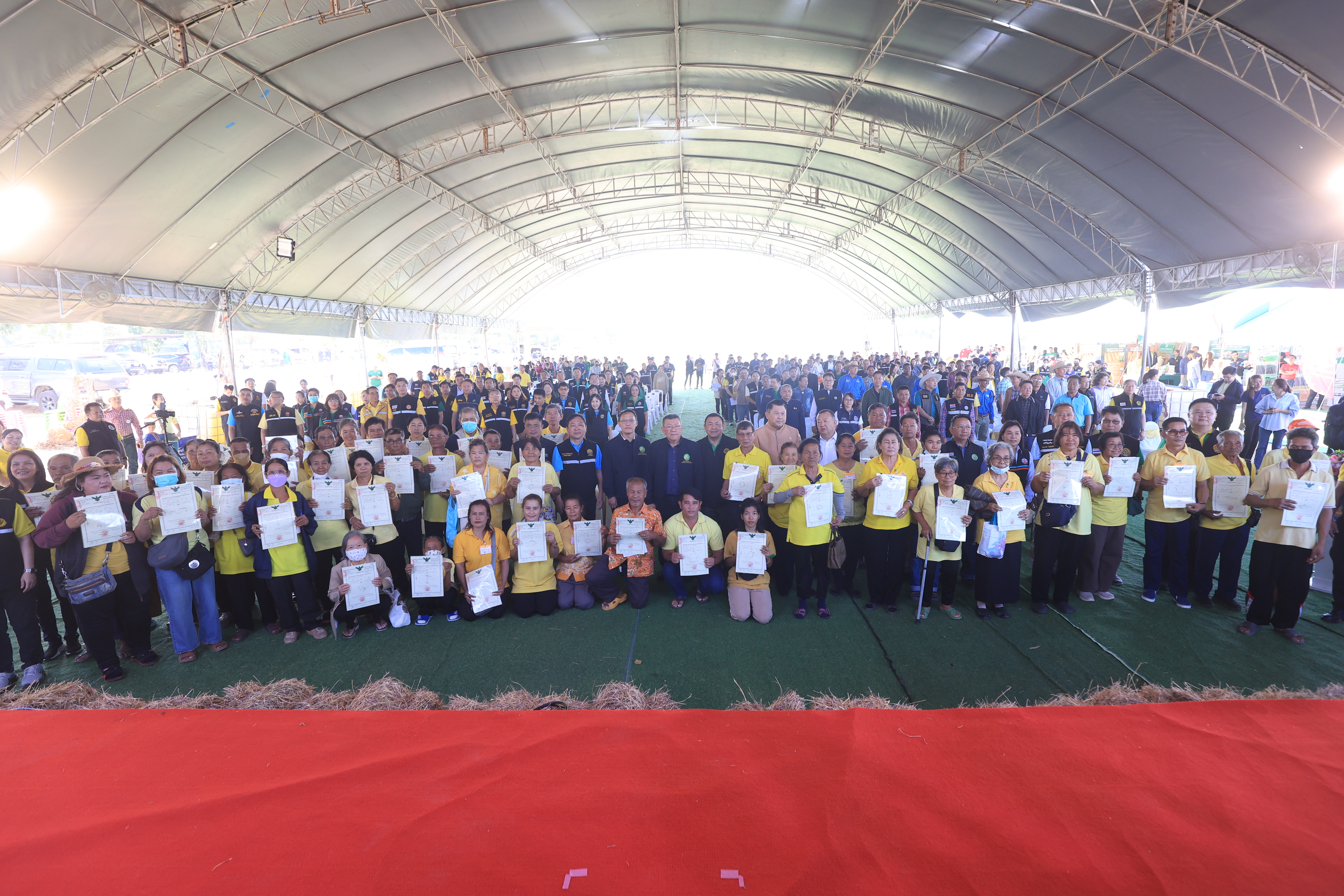 ส.ป.ก. ร่วมติดตามคณะรัฐมนตรีช่วยว่าการกระทรวงเกษตรและสหกรณ์ ลงพื้นที่ตรวจราชการ และมอบโฉนดเพื่อการเกษตร ณ จังหวัดลพบุรี (ข่าวแชร์)