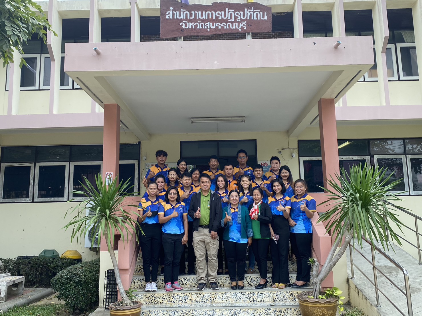 ผู้ตรวจราชการ ส.ป.ก. (เขต 3, 4 และ 18) ประชุมตรวจติดตามความก้าวหน้าการดำเนินงานตามแผนงานตรวจราชการและโครงการที่เกี่ยวข้องในเขตปฏิรูปที่ดิน ประจําปีงบประมาณ 2566 รอบที่ 1 ณ จังหวัดสุพรรณบุรี
