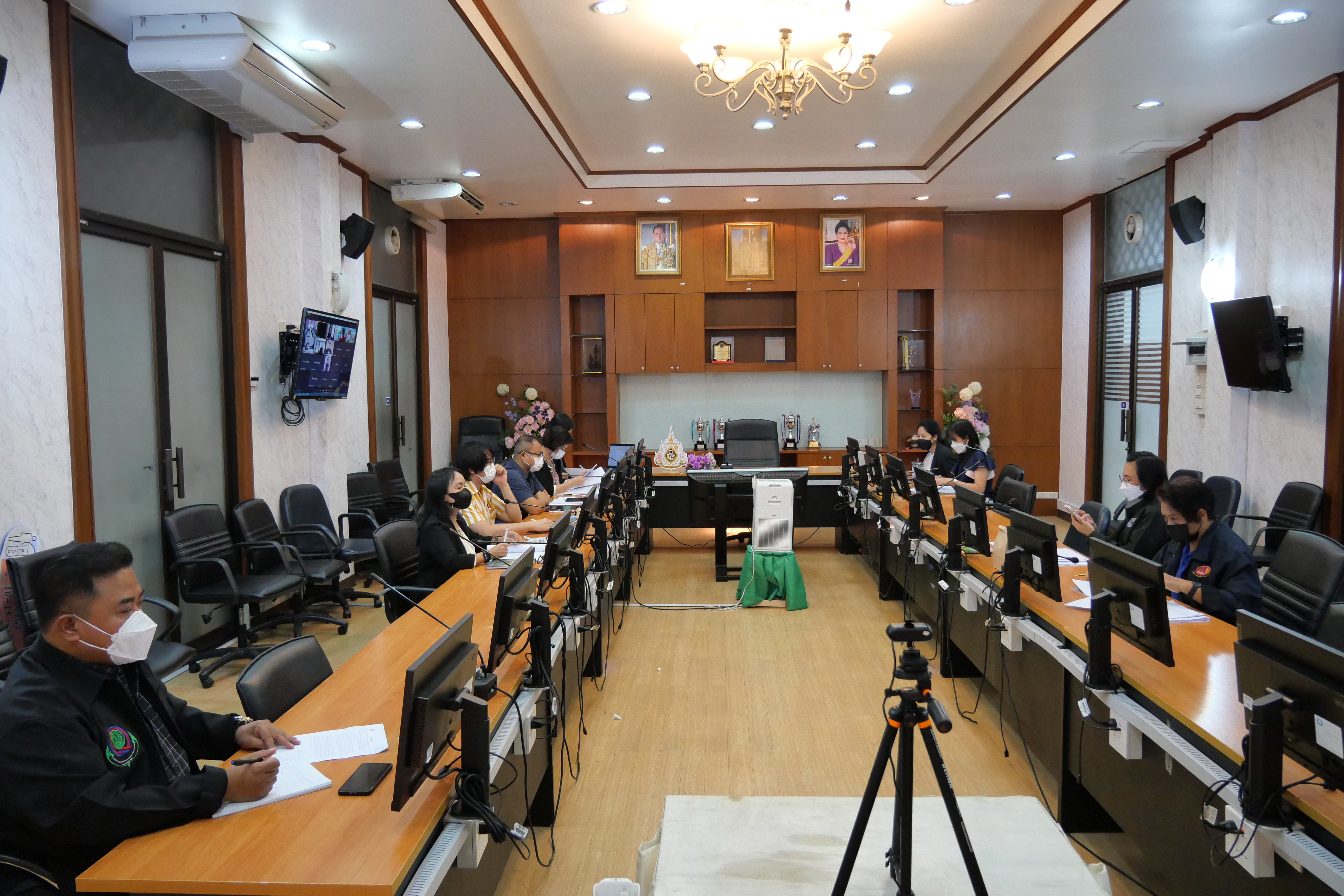 ประชุมทีมงาน ทบทวน ปรับปรุง การจัดทำคู่มือสำหรับประชาชนตาม พ.ร.บ. การอำนวยความสะดวกในการพิจารณาอนุญาตของทางราชการ พ.ศ. 2558 (ข่าวแชร์)