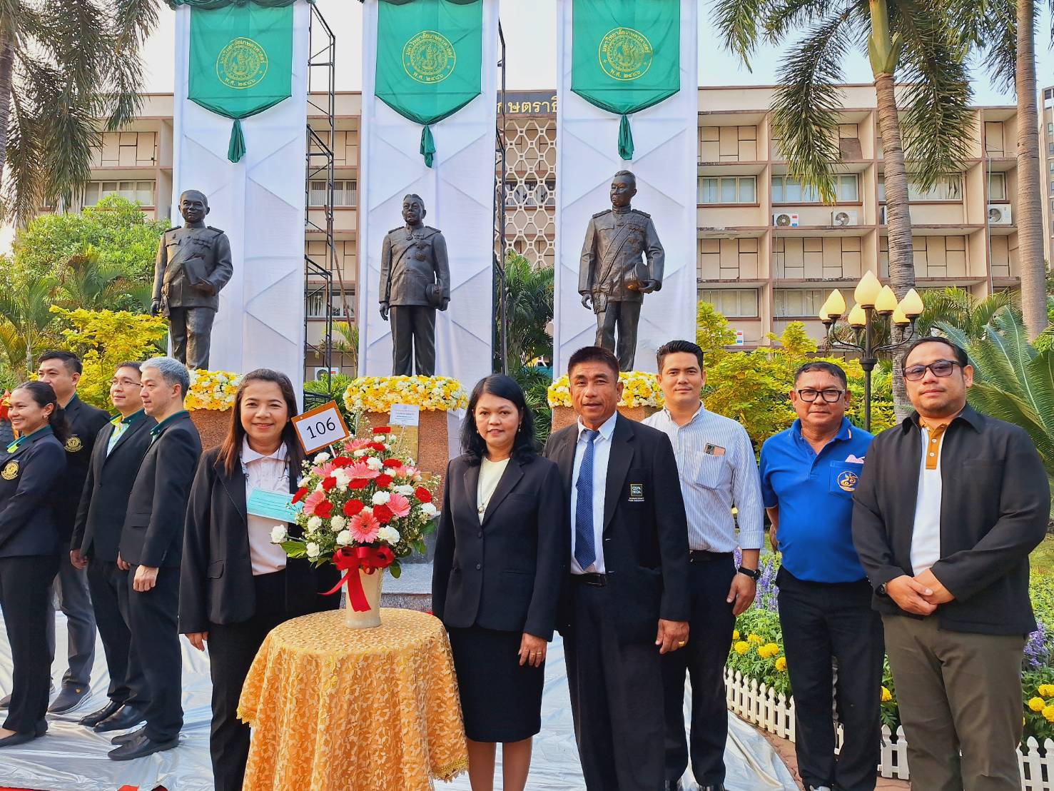 ส.ป.ก. ร่วมพิธีวางแจกันดอกไม้ หน้าอนุสาวรีย์สามบูรพาจารย์ และร่วมเฝ้ารับเสด็จ สมเด็จพระเจ้าน้องนางเธอ เจ้าฟ้าจุฬาภรณวลัยลักษณ์ อัครราชกุมารีฯ เนื่องในงานวันสถาปนามหาวิทยาลัยเกษตรศาสตร์ ครบรอบ 81 ปี 