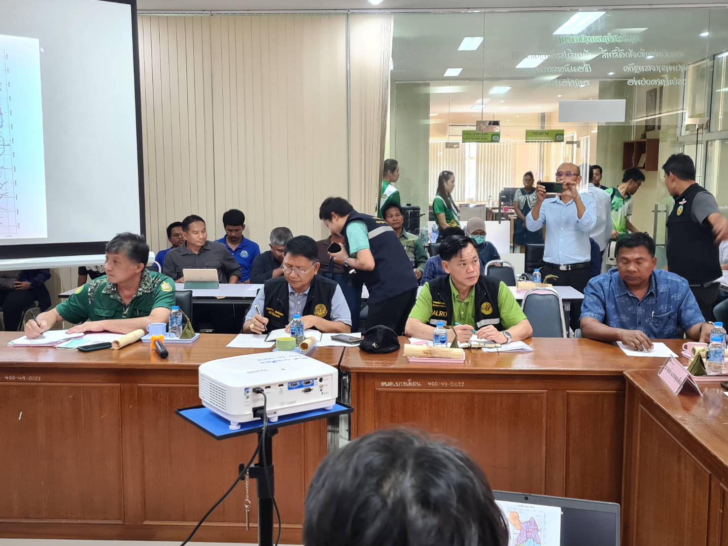ส.ป.ก. เข้าร่วมประชุมและตรวจสอบข้อเท็จจริง กรณี ราษฎรทูลเกล้าฯ ถวายฎีกา ขอพระราชทานโครงการฯ จังหวัดสุราษฎร์ธานี