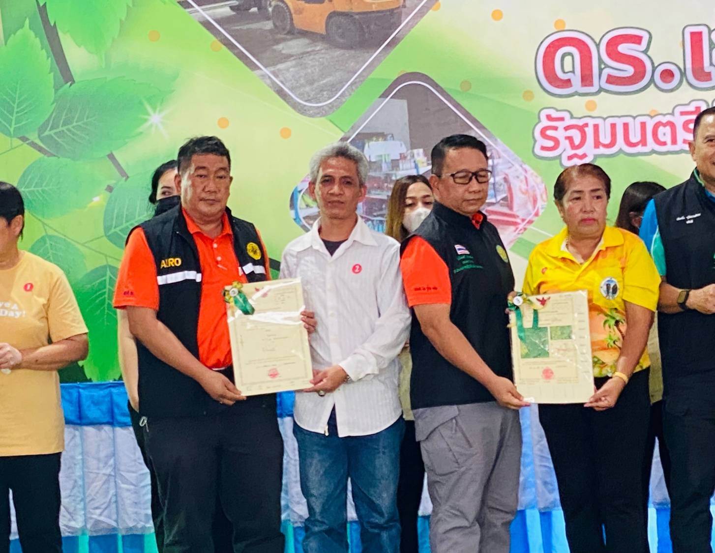 รองเลขาธิการ ส.ป.ก. (นายวุฒิพงศ์ เนียมหอม) และผู้ตรวจราชการ ส.ป.ก. ลงพื้นที่ร่วมกับรัฐมนตรีว่าการกระทรวงเกษตรและสหกรณ์ รองนายกรัฐมนตรี และรัฐมนตรีว่าการกระทรวงพาณิชย์ เพื่อติดตามการดำเนินงานของหน่วยงานในพื้นที่ จ.พังงา (ข่าวแชร์)