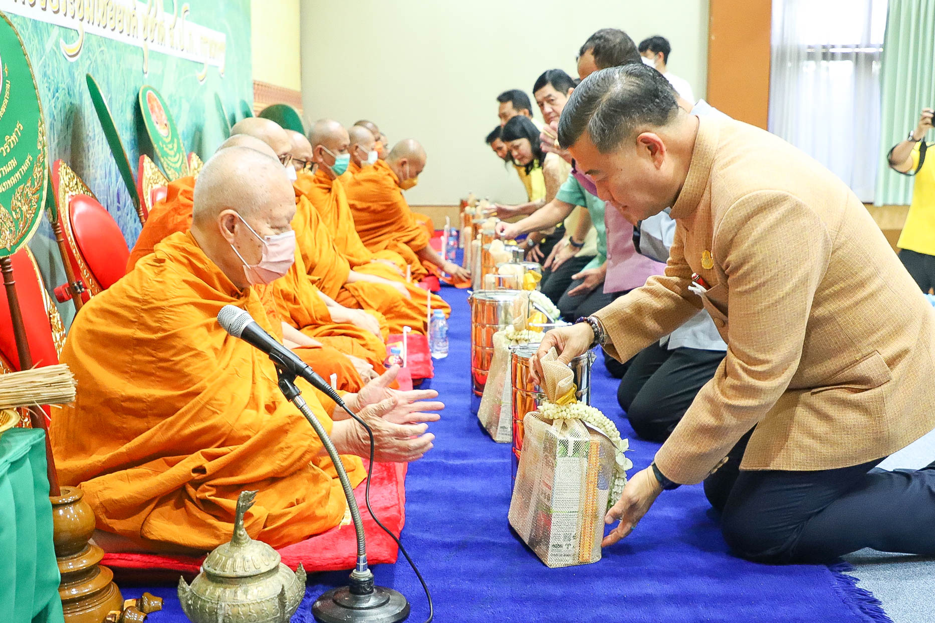 ส.ป.ก. จัดพิธีทำบุญถวายภัตตาหารเพลแด่พระสงฆ์ เนื่องในโอกาสต้อนรับปีใหม่ พ.ศ. 2567 (ข่าวแชร์)