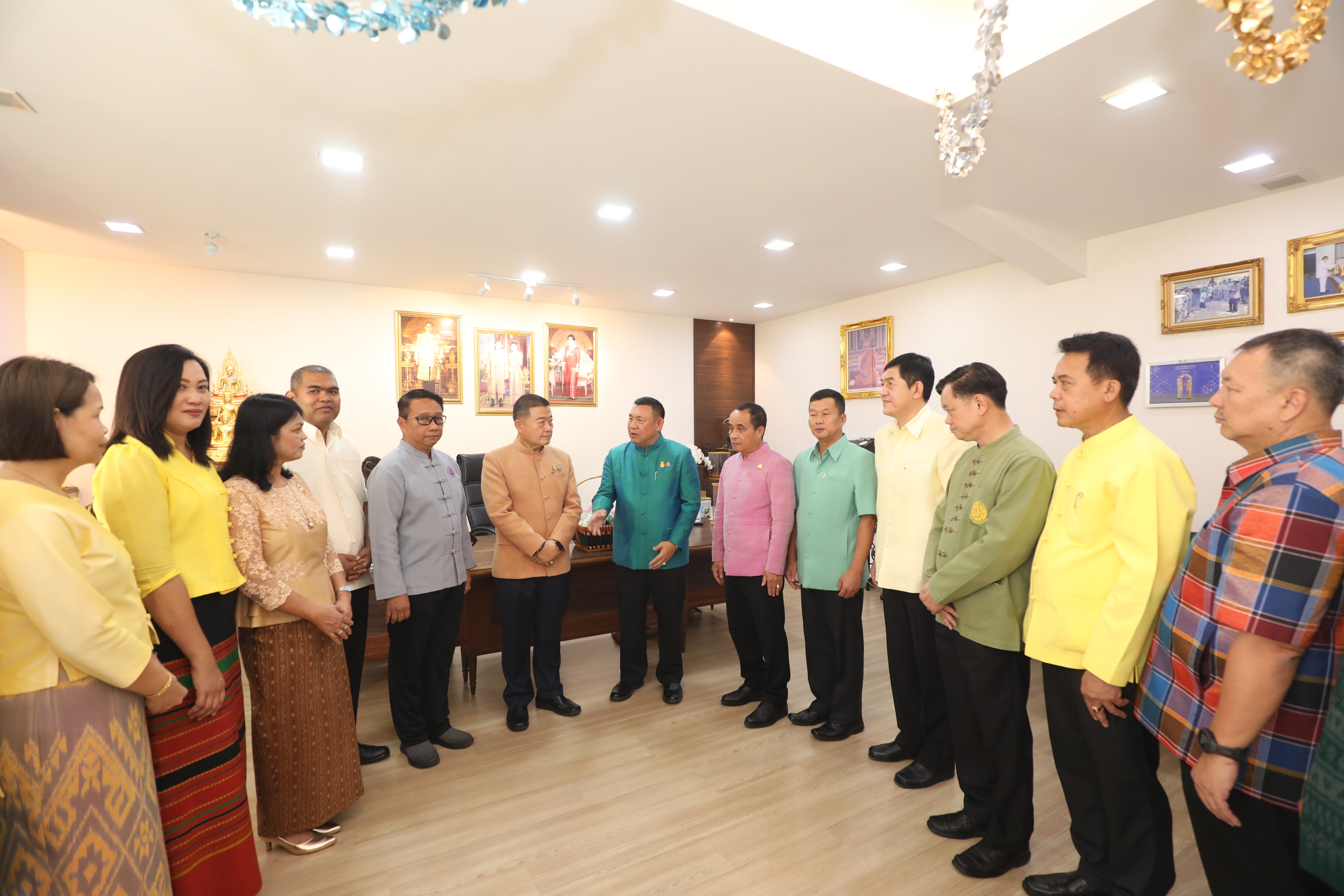 ส.ป.ก. เข้าขอพรผู้บริหารกระทรวงเกษตรและสหกรณ์ เนื่องในวาระขึ้นปีใหม่ 2567