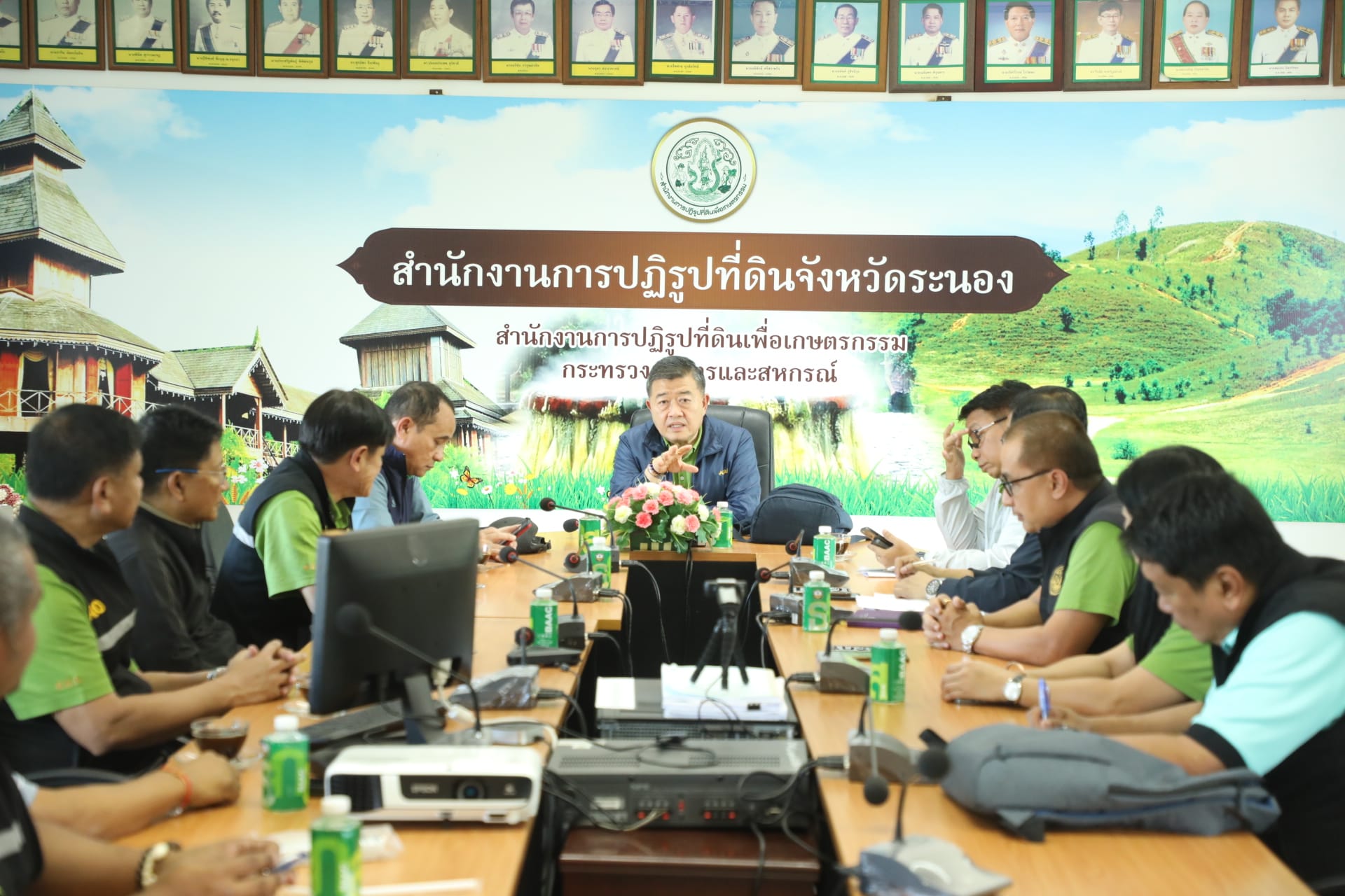 เลขาธิการ ส.ป.ก. และคณะ ลงพื้นที่ เกาะพยาม จ.ระนอง เตรียมความพร้อมรับ รมว.กษ. ตรวจราชการ (ข่าวแชร์)
