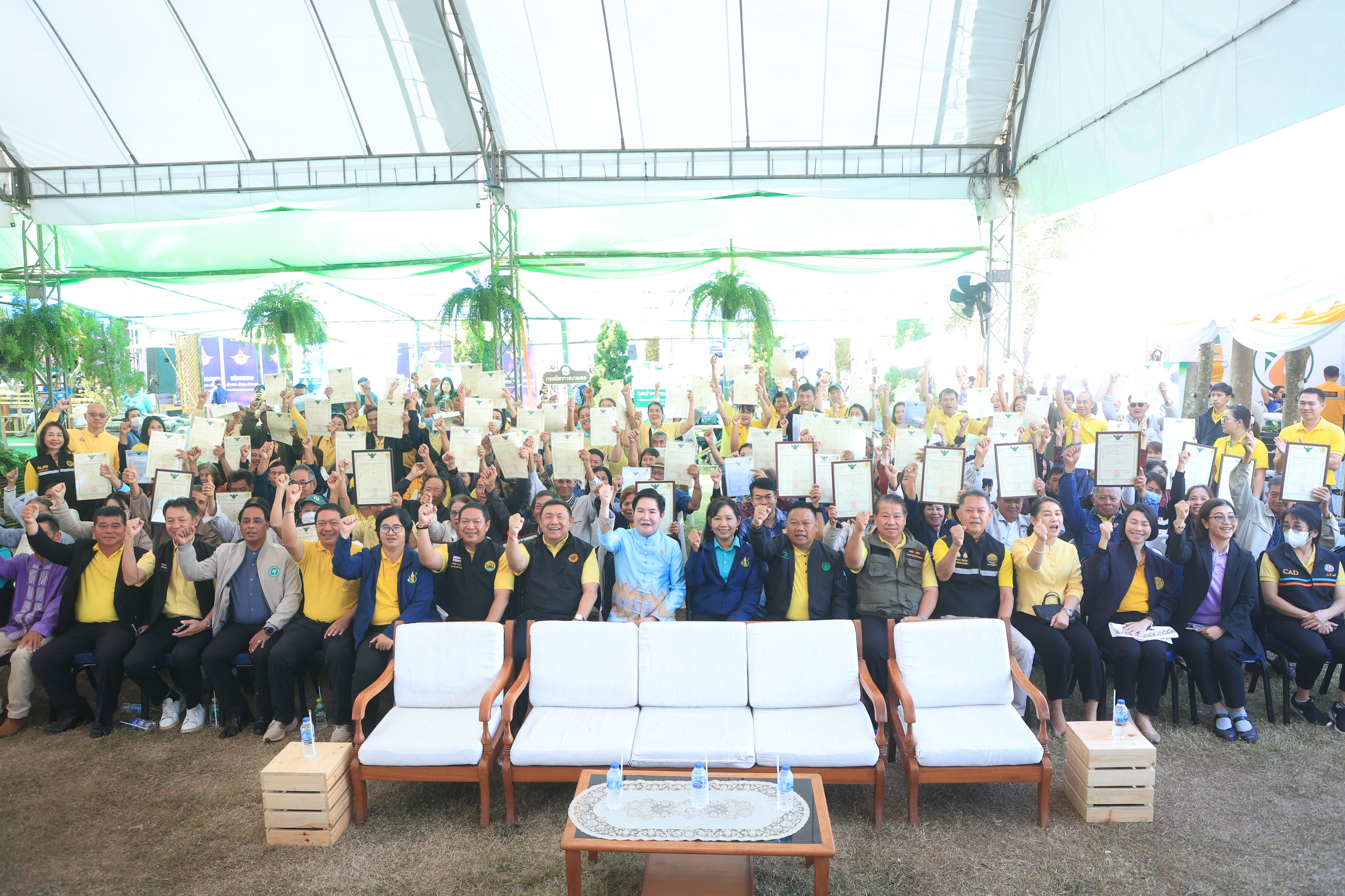 ส.ป.ก. มอบโฉนดเพื่อการเกษตร ส่งความสุขปีใหม่มอบให้แก่เกษตรกรในเขตปฏิรูปที่ดิน จังหวัดพะเยา (ข่าวแชร์)