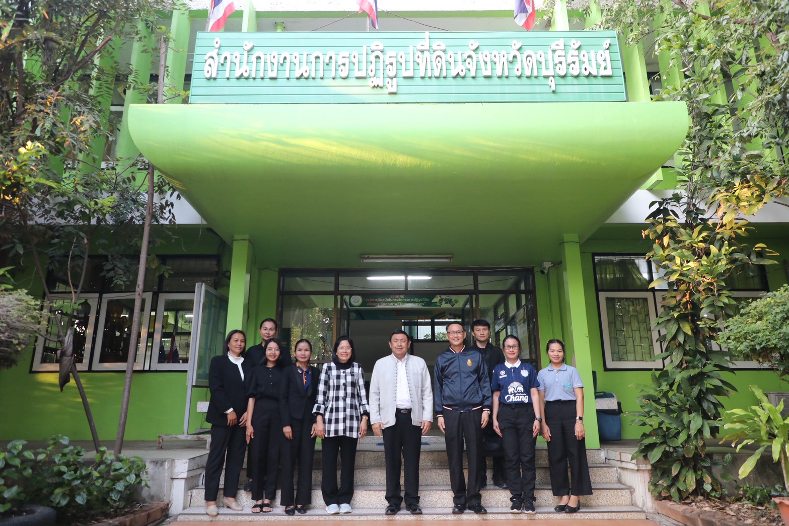 เลขาธิการ ส.ป.ก. ตรวจเยี่ยม ส.ป.ก.บุรีรัมย์ ในวาระองคมนตรี เป็นประธานในการเปิดสำนักงานสถานีวิจัยการเกษตรและพัฒนาโครงการหลวงโนนดินแดง ณ จังหวัดบุรีรัมย์ (ข่าวแชร์)