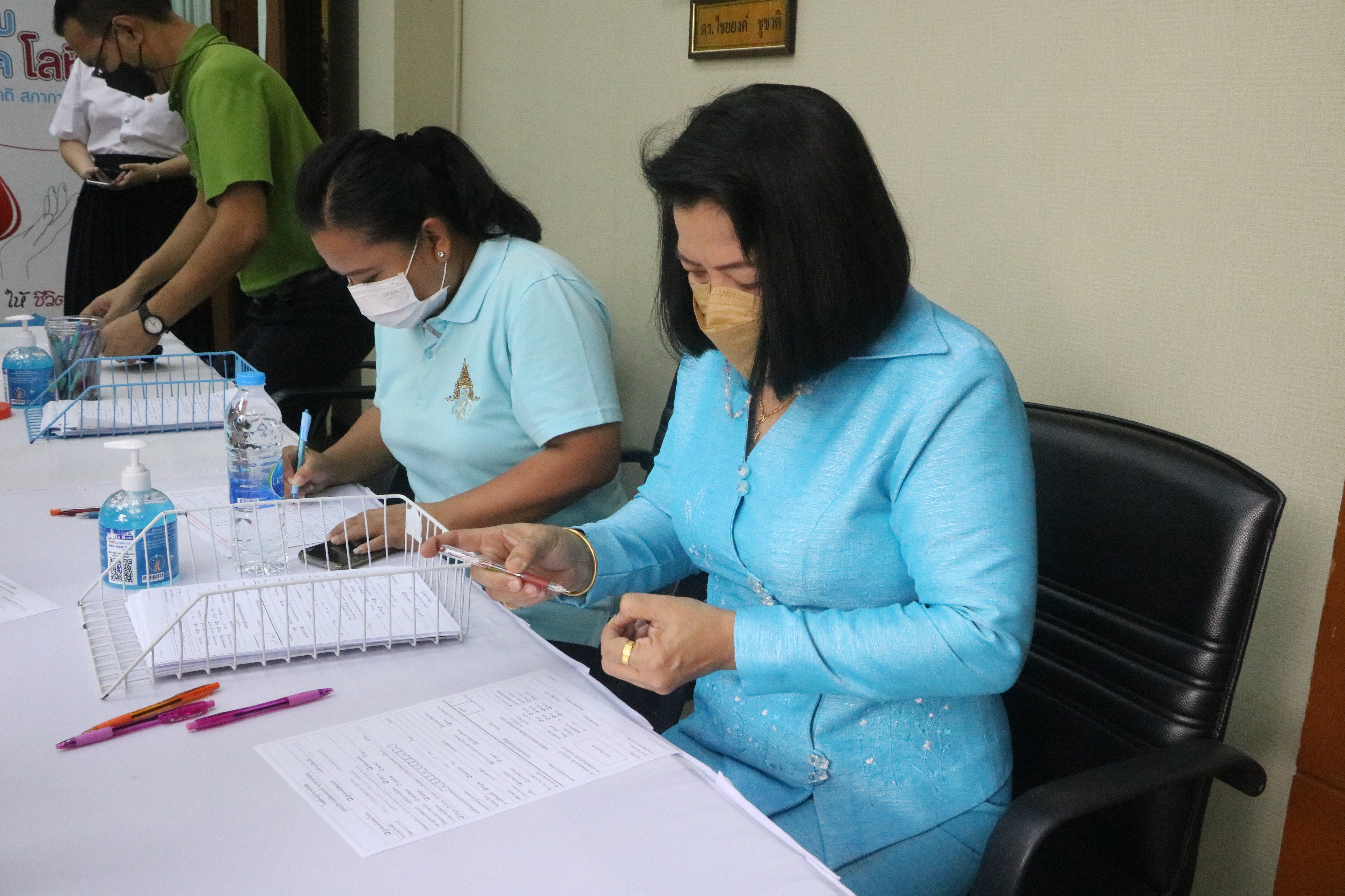 ผู้อำนวยการสำนักบริหารกลาง ร่วมบริจาคโลหิต กิจกรรมบำเพ็ญสาธารณกุศล 90 พรรษา สมเด็จพระนางเจ้าสิริกิติ์ พระบรมราชินีนาถ พระบรมราชชนนีพันปีหลวง 12 สิงหาคม 2565 และเฉลิมพระเกียรติพระบาทสมเด็จพระเจ้าอยู่หัว เนื่องในโอกาสวันเฉลิมพระชนมพรรษา 28 กรกฎาคม 2565